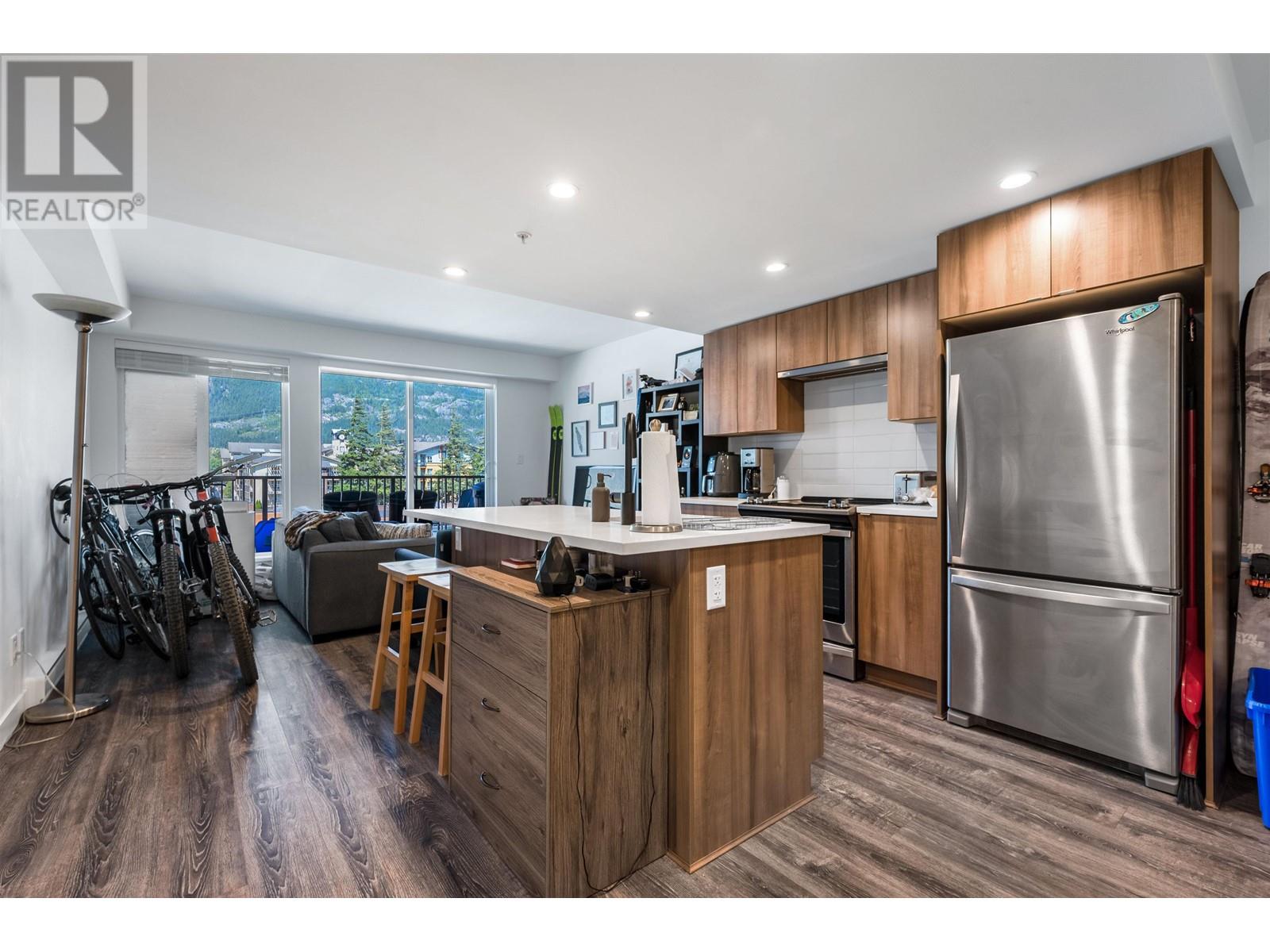306 1365 PEMBERTON AVENUE, squamish, British Columbia