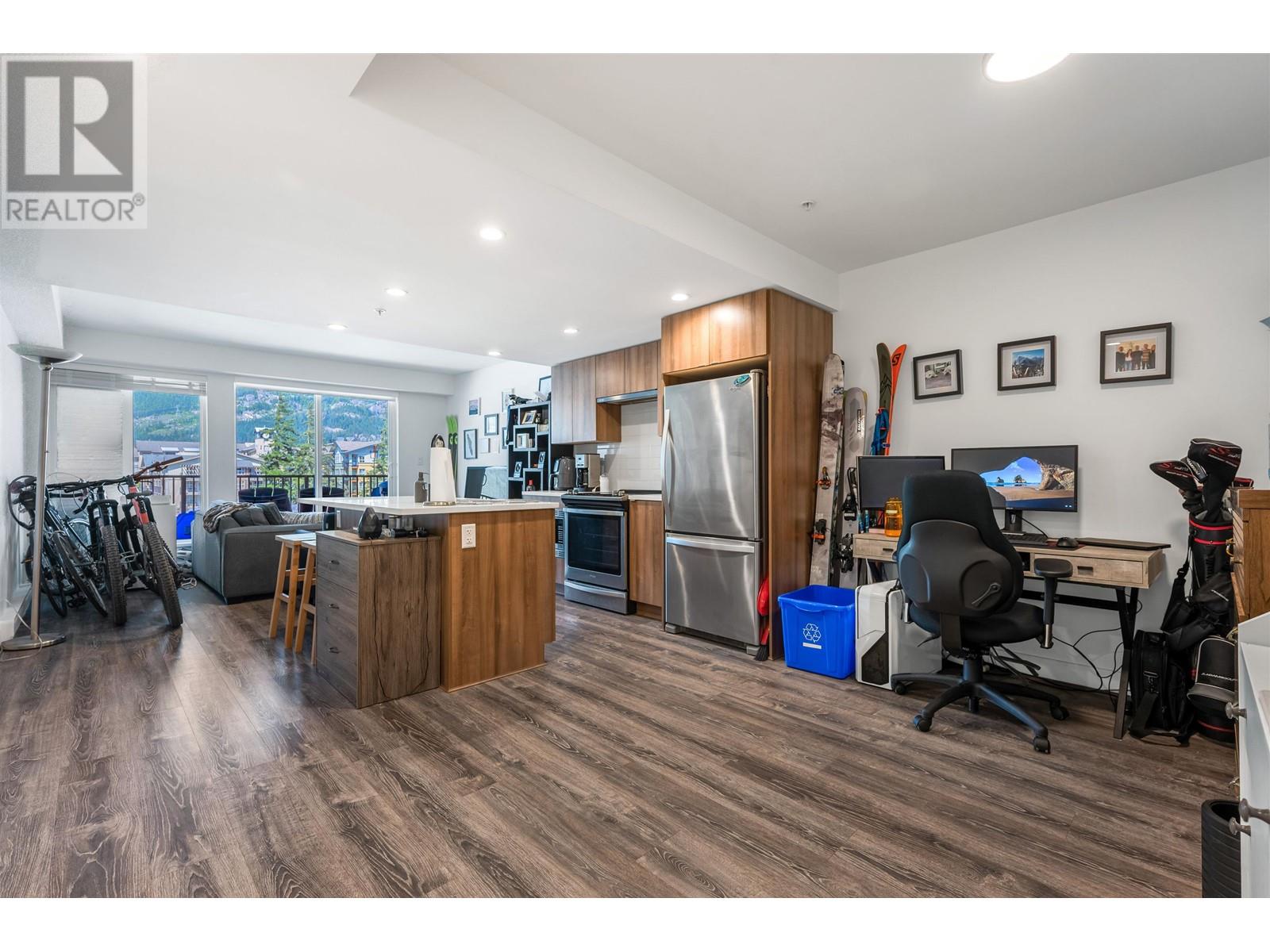 306 1365 Pemberton Avenue, Squamish, British Columbia  V7P 2R6 - Photo 8 - R2808162