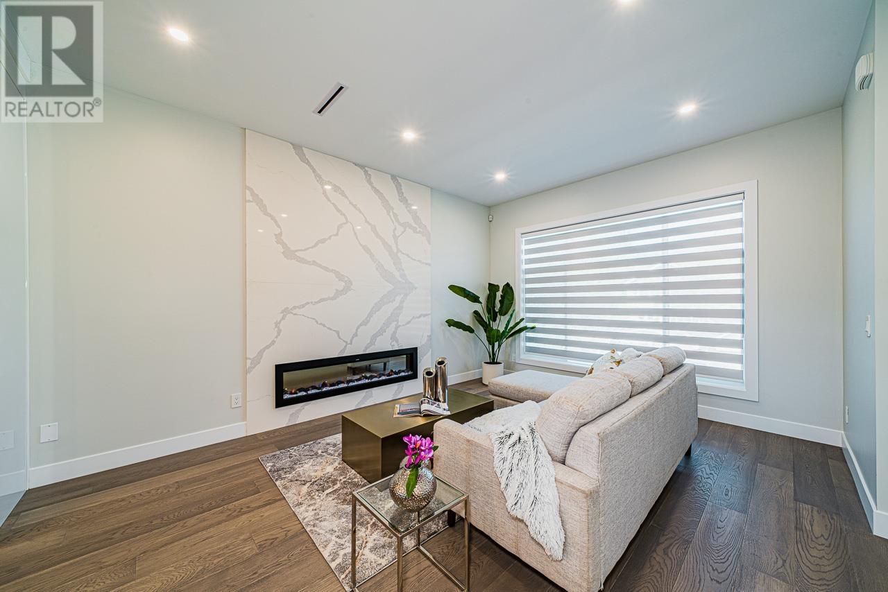 325 E 17th Street, North Vancouver, British Columbia  V7L 2W1 - Photo 5 - R2806492