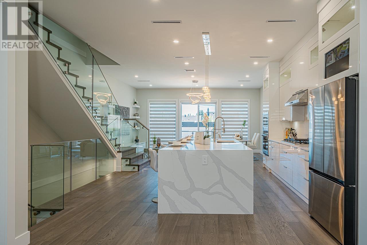 325 E 17th Street, North Vancouver, British Columbia  V7L 2W1 - Photo 7 - R2806492