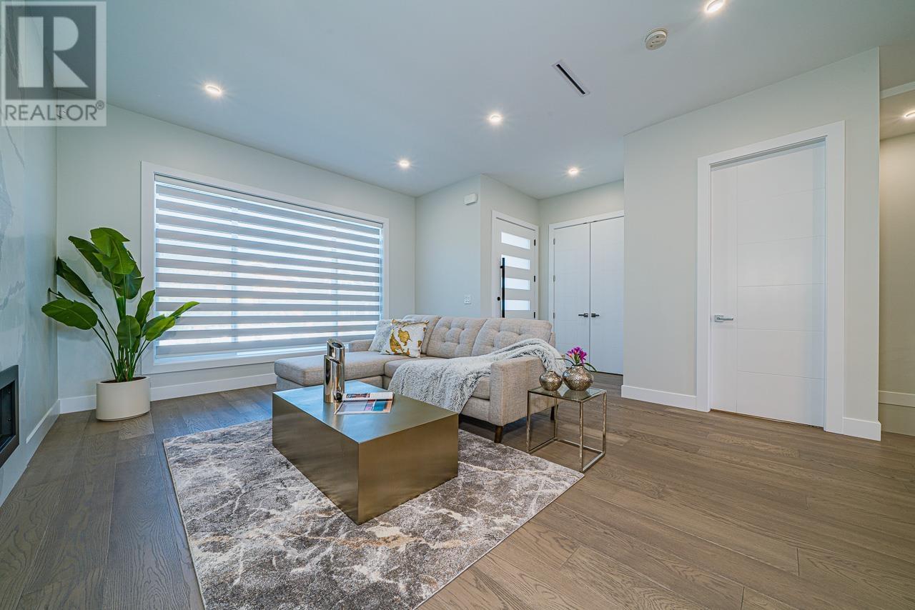 325 E 17th Street, North Vancouver, British Columbia  V7L 2W1 - Photo 6 - R2806492