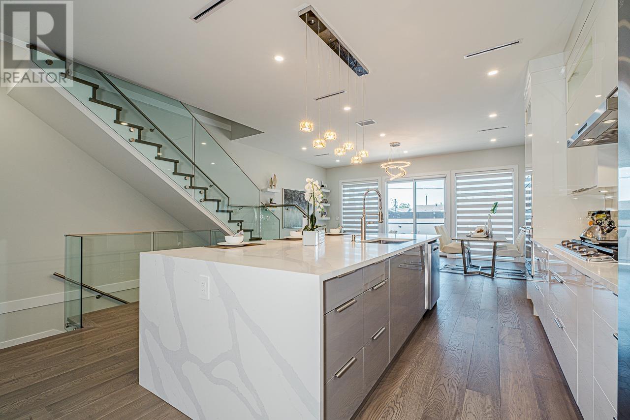 323 E 17th Street, North Vancouver, British Columbia  V7L 2W1 - Photo 9 - R2806487
