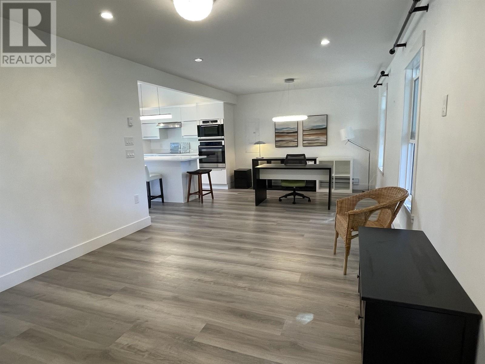 500 Douglas Crescent, Richmond, British Columbia  V7B 1E5 - Photo 2 - R2806582