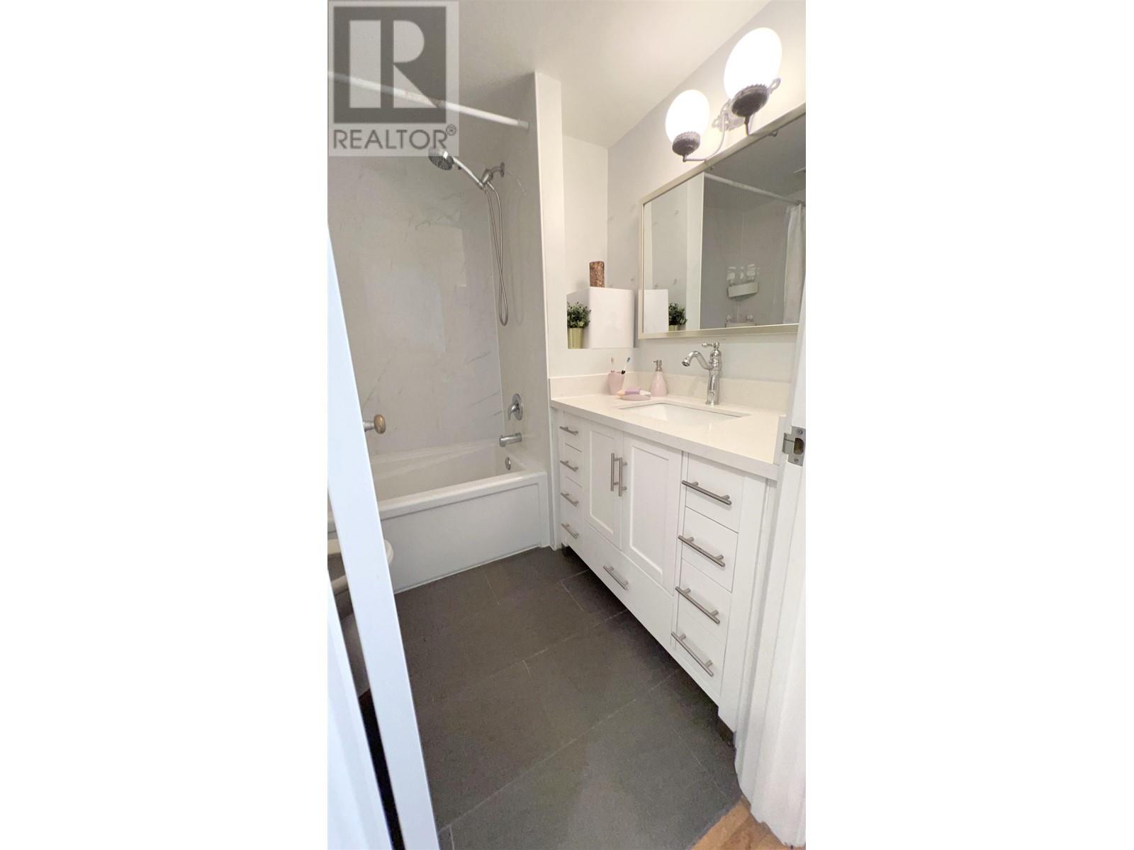 402 1750 Esquimalt Avenue, West Vancouver, British Columbia  V7V 1R8 - Photo 8 - R2808090