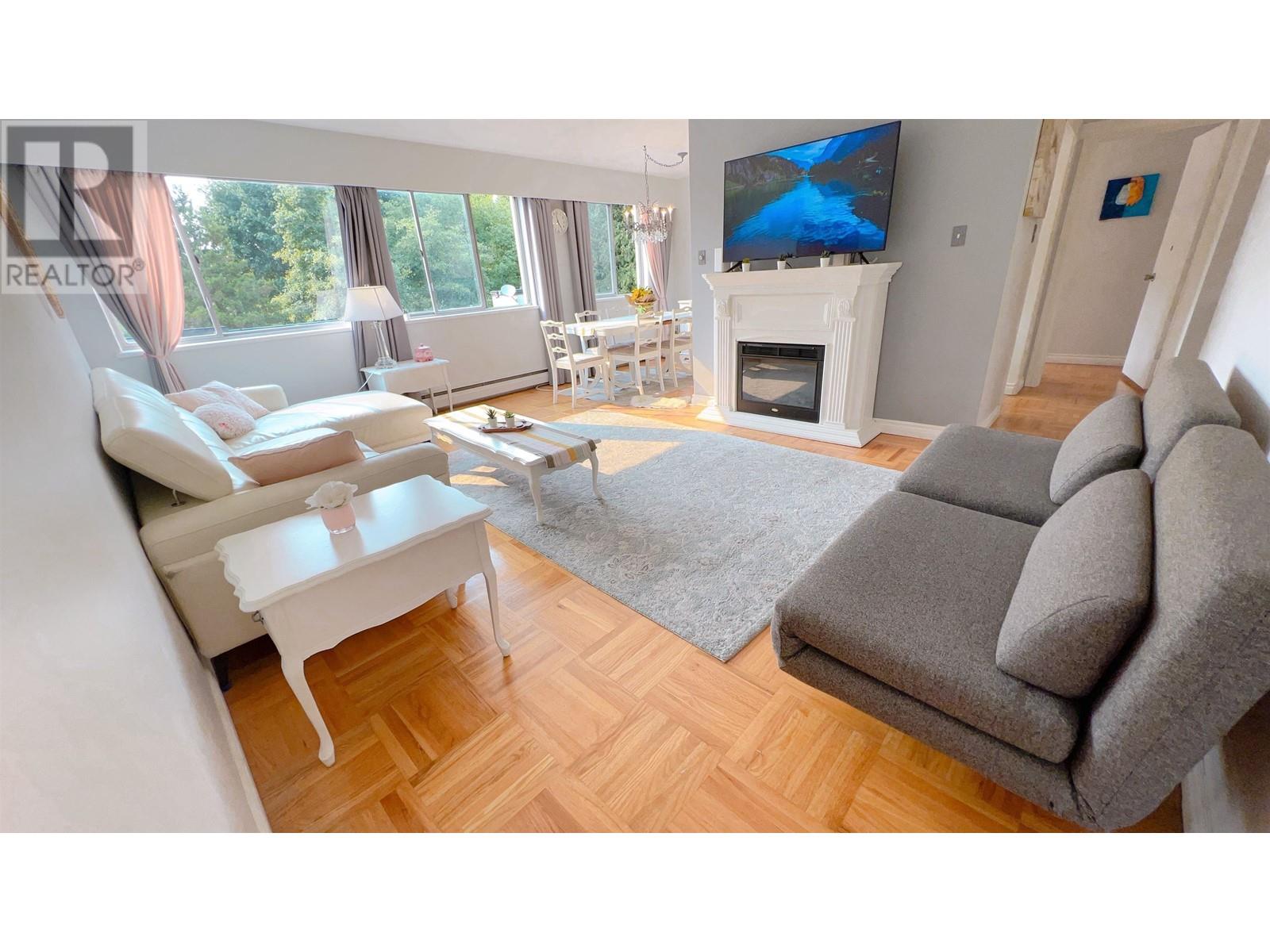 402 1750 Esquimalt Avenue, West Vancouver, British Columbia  V7V 1R8 - Photo 2 - R2808090
