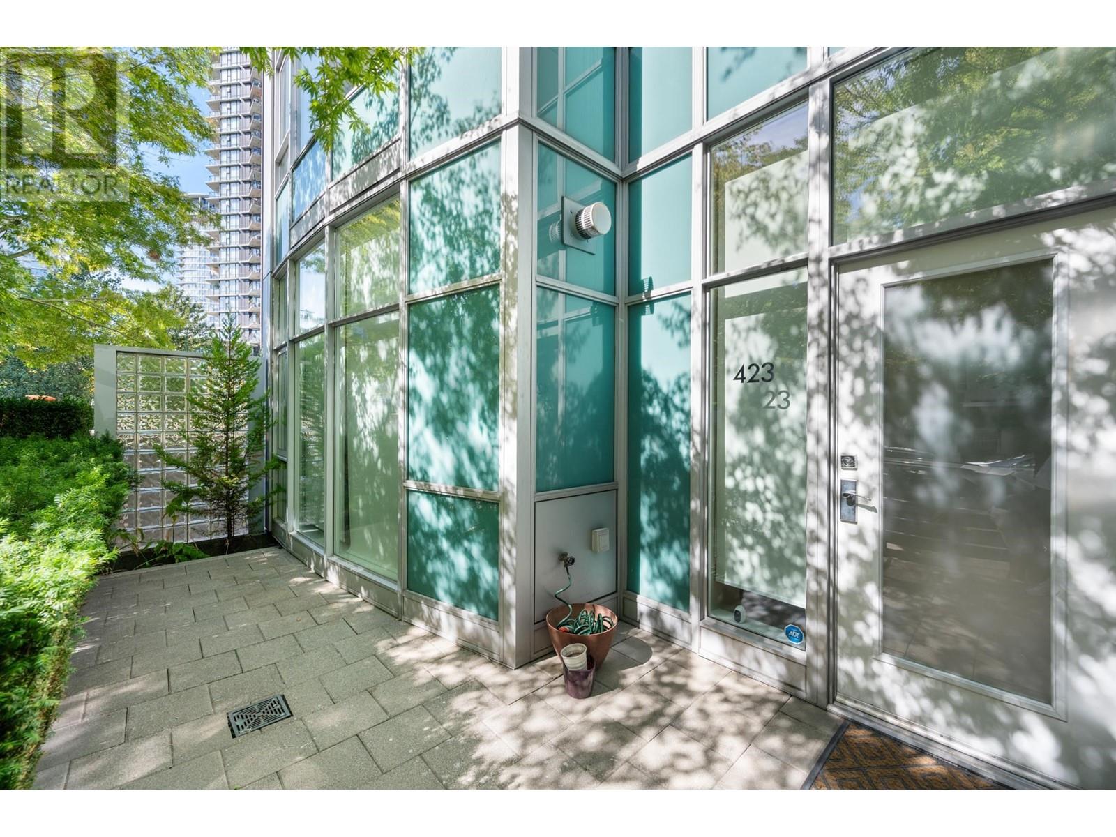 423 Beach Crescent, Vancouver, British Columbia  V6Z 3C9 - Photo 1 - R2808188