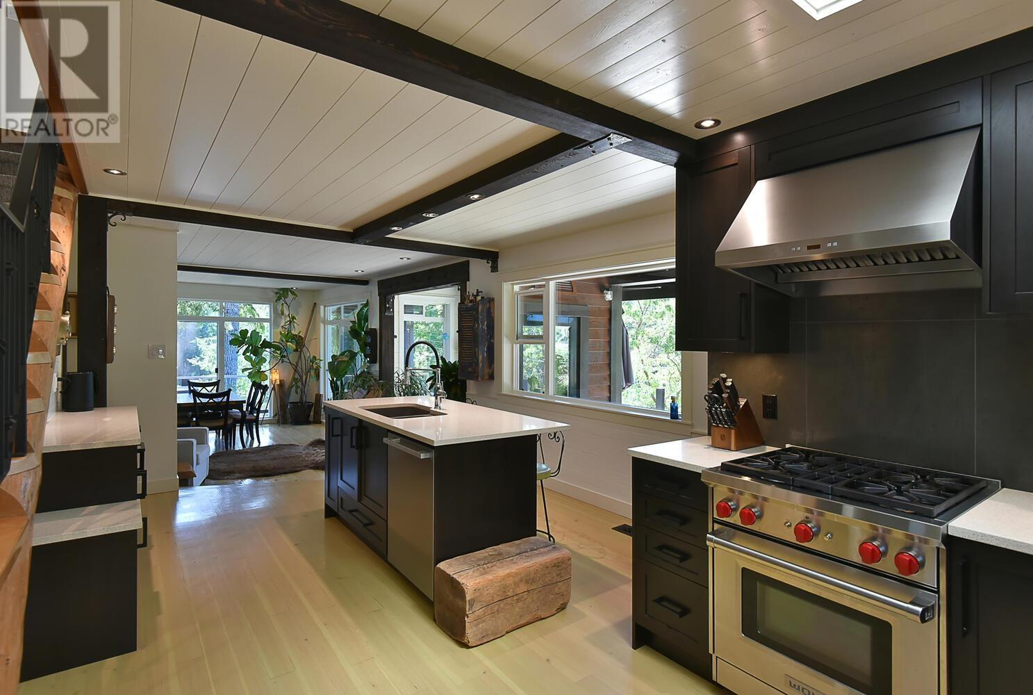 5527 Sans Souci Road, Halfmoon Bay, British Columbia  V7Z 1B6 - Photo 11 - R2808208