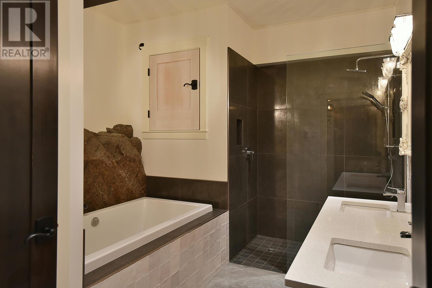 5527 Sans Souci Road, Halfmoon Bay, British Columbia  V7Z 1B6 - Photo 32 - R2808208