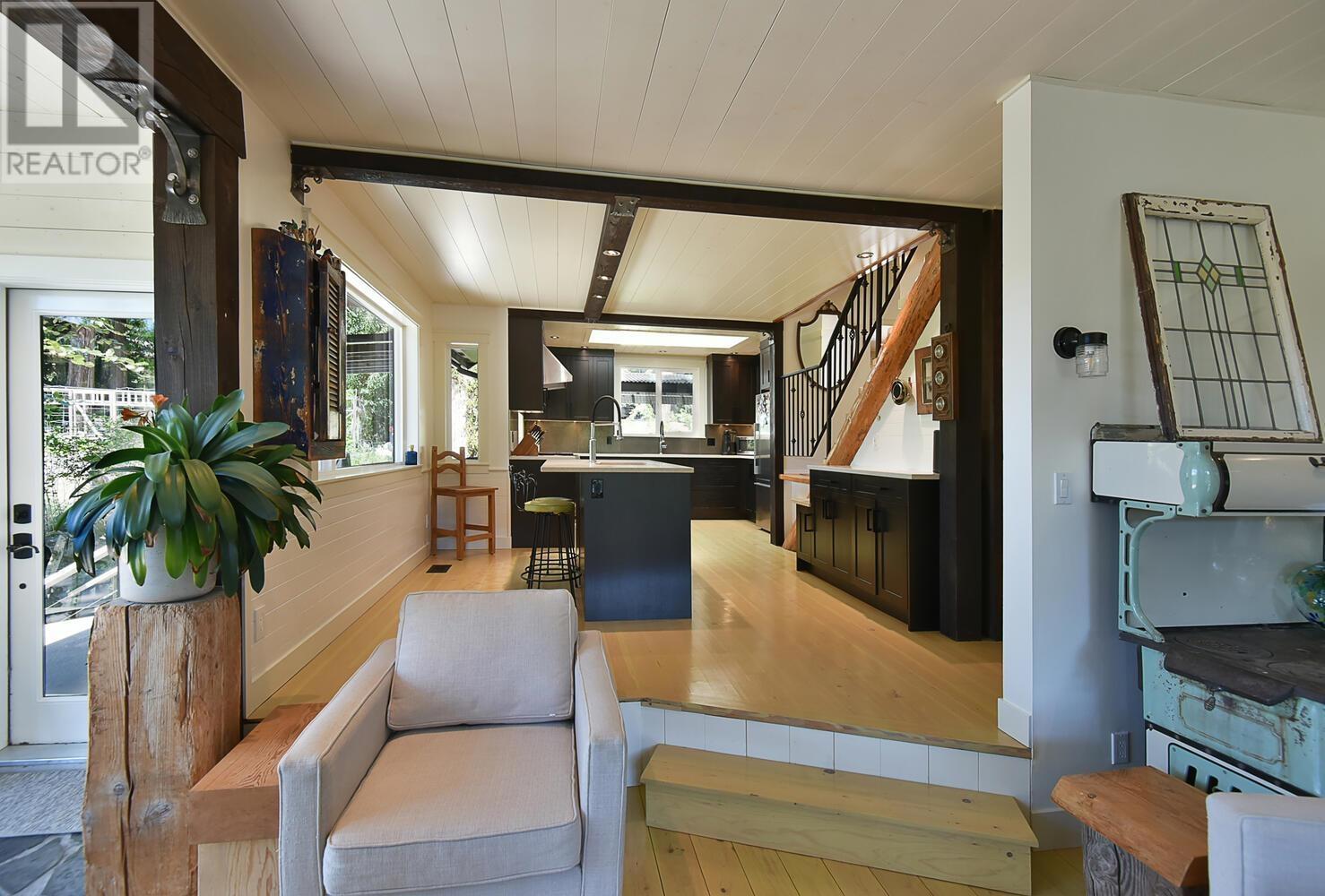 5527 Sans Souci Road, Halfmoon Bay, British Columbia  V7Z 1B6 - Photo 7 - R2808208