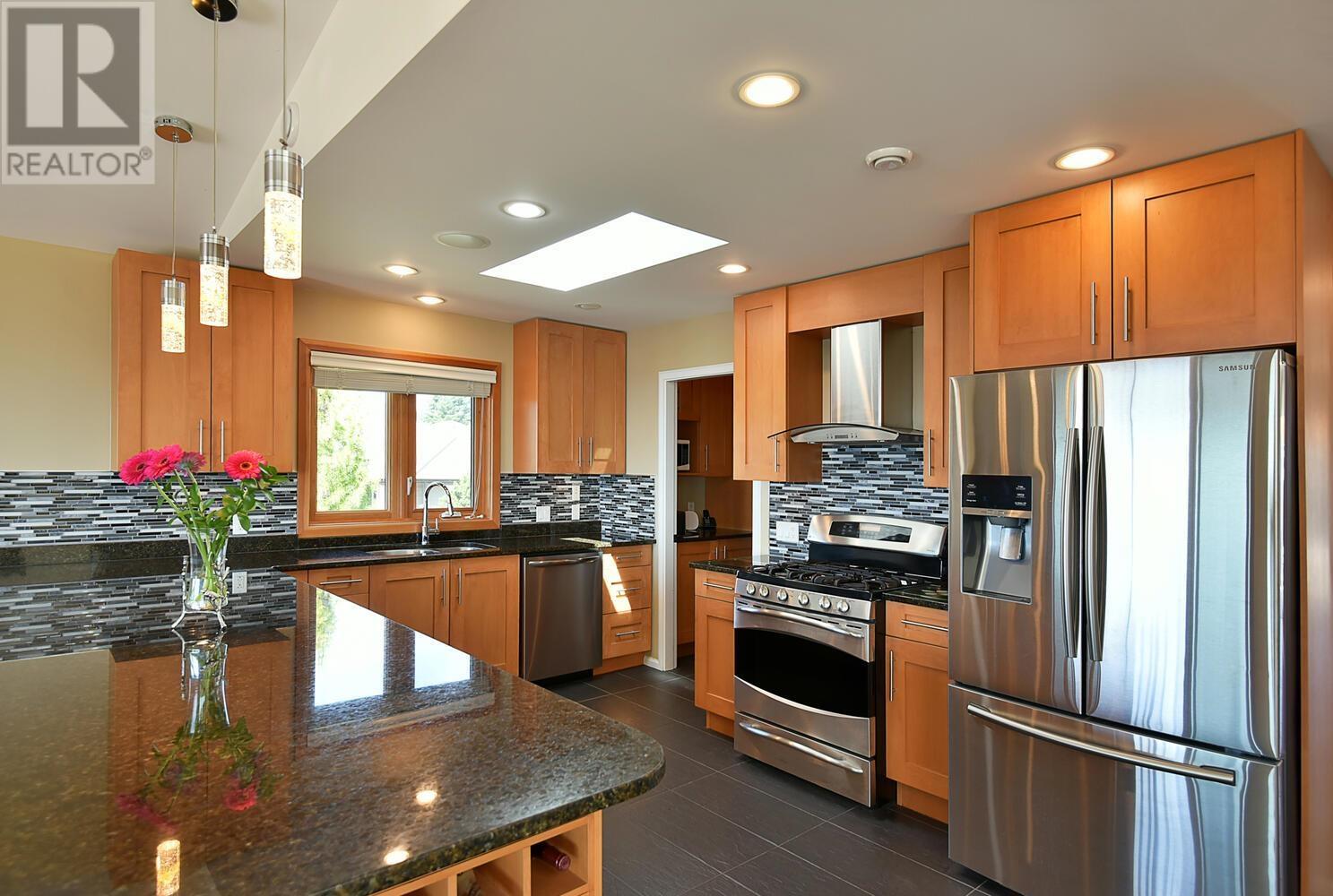 6250 Apollo Road, Sechelt, British Columbia  V7Z 0N7 - Photo 8 - R2788722