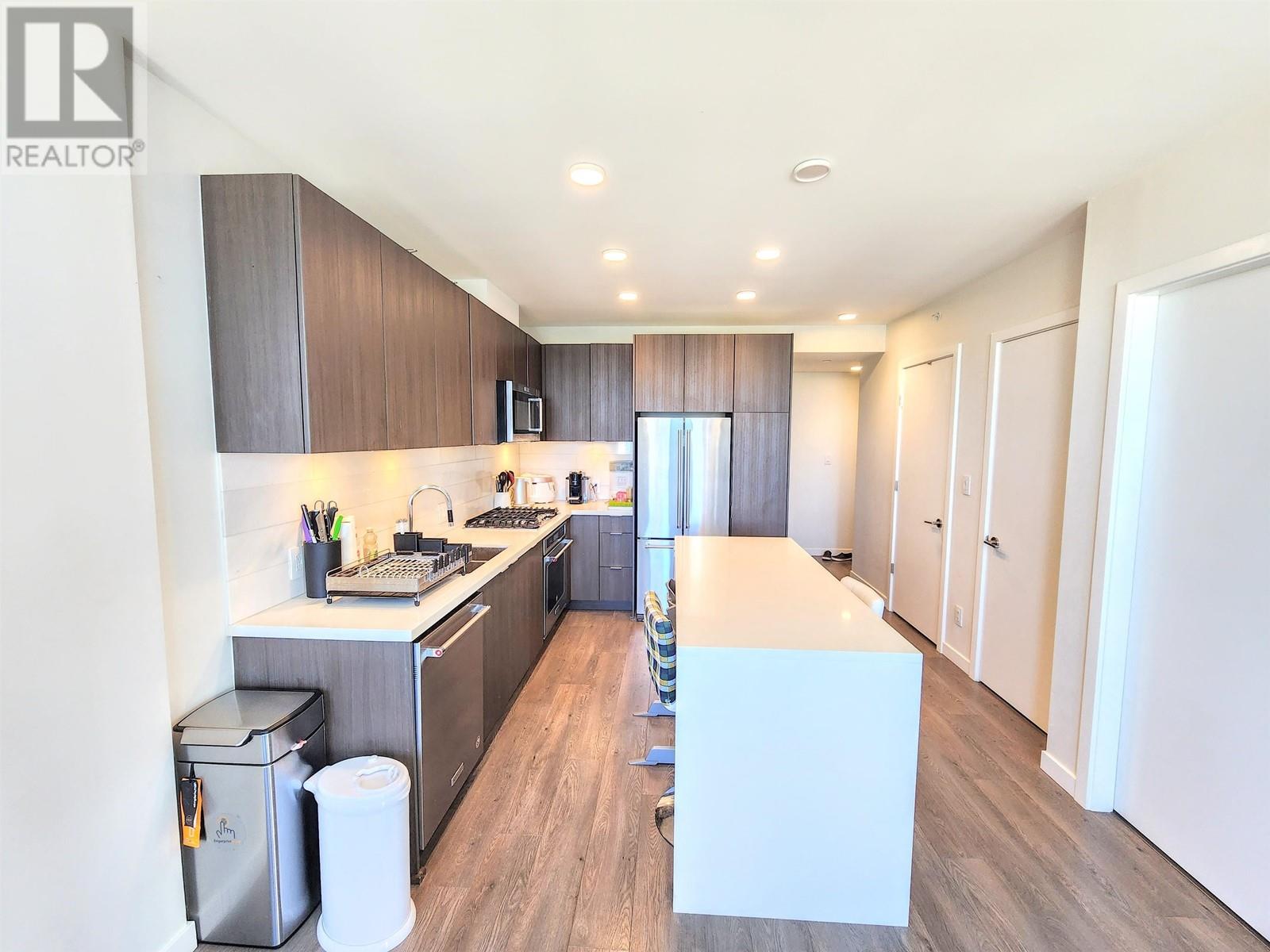 809 530 Whiting Way, Coquitlam, British Columbia  V3J 0J4 - Photo 3 - R2808238