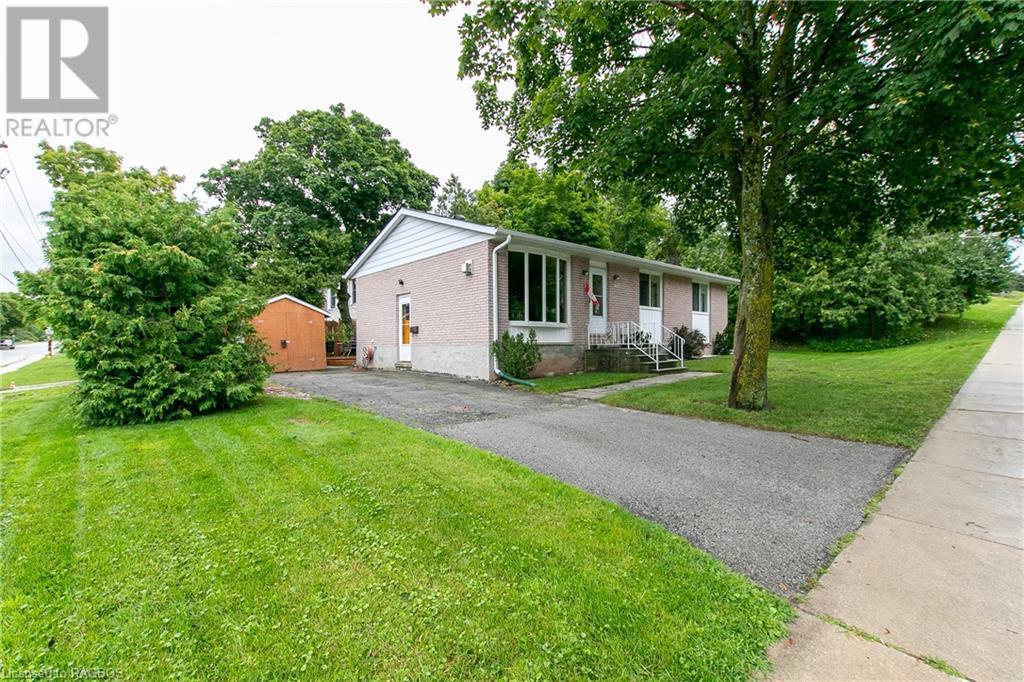 995 10th Avenue E, Owen Sound, Ontario N4K 3H8 (25966948) Beth and