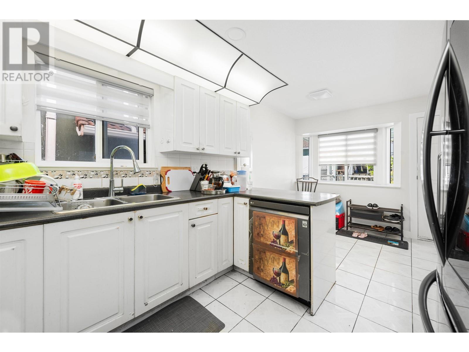 809 E 64th Avenue, Vancouver, British Columbia  V5X 2N5 - Photo 8 - R2808279