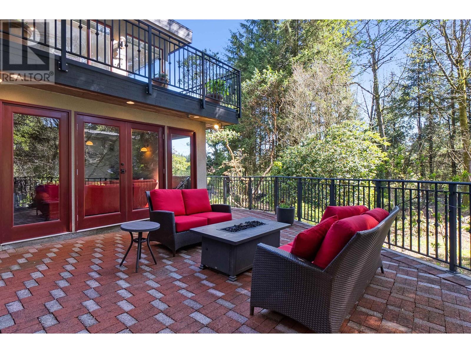 1295 Mathers Avenue, West Vancouver, British Columbia  V7T 2G4 - Photo 2 - R2808415