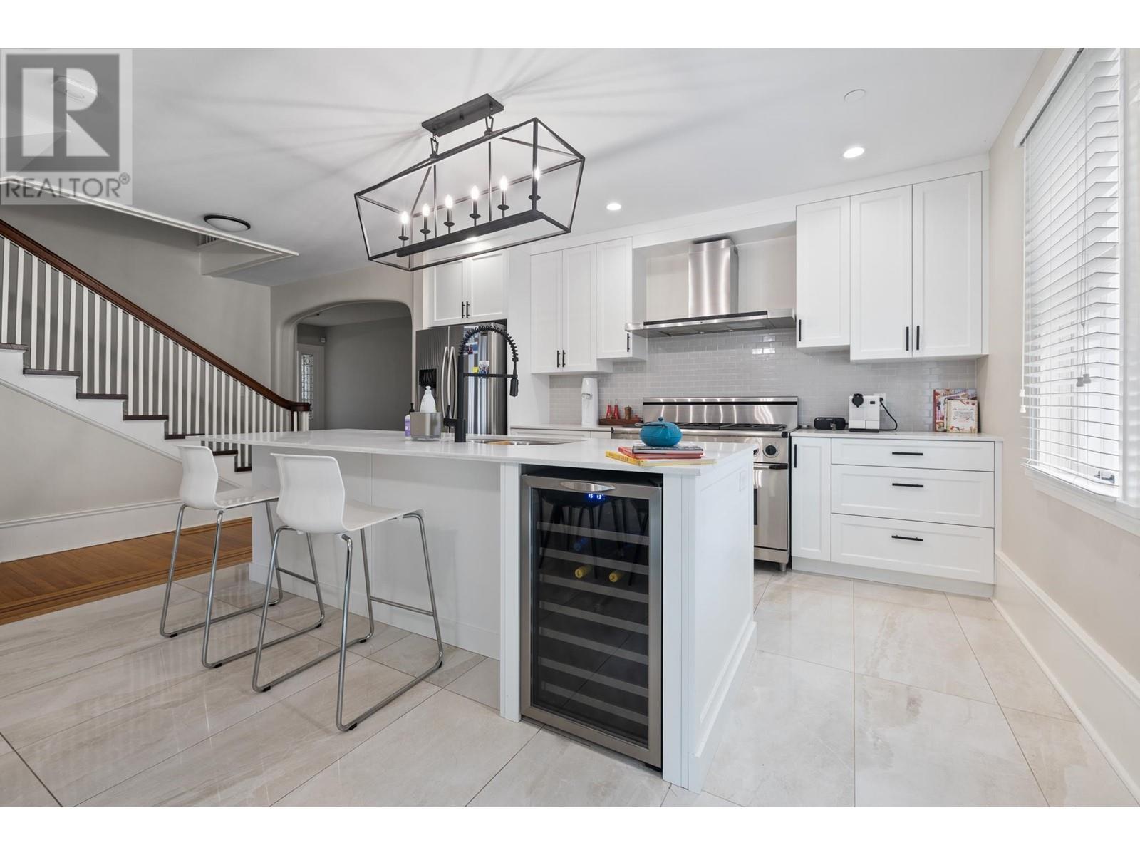 114 W Windsor Road, North Vancouver, British Columbia  V7N 2M8 - Photo 10 - R2807582