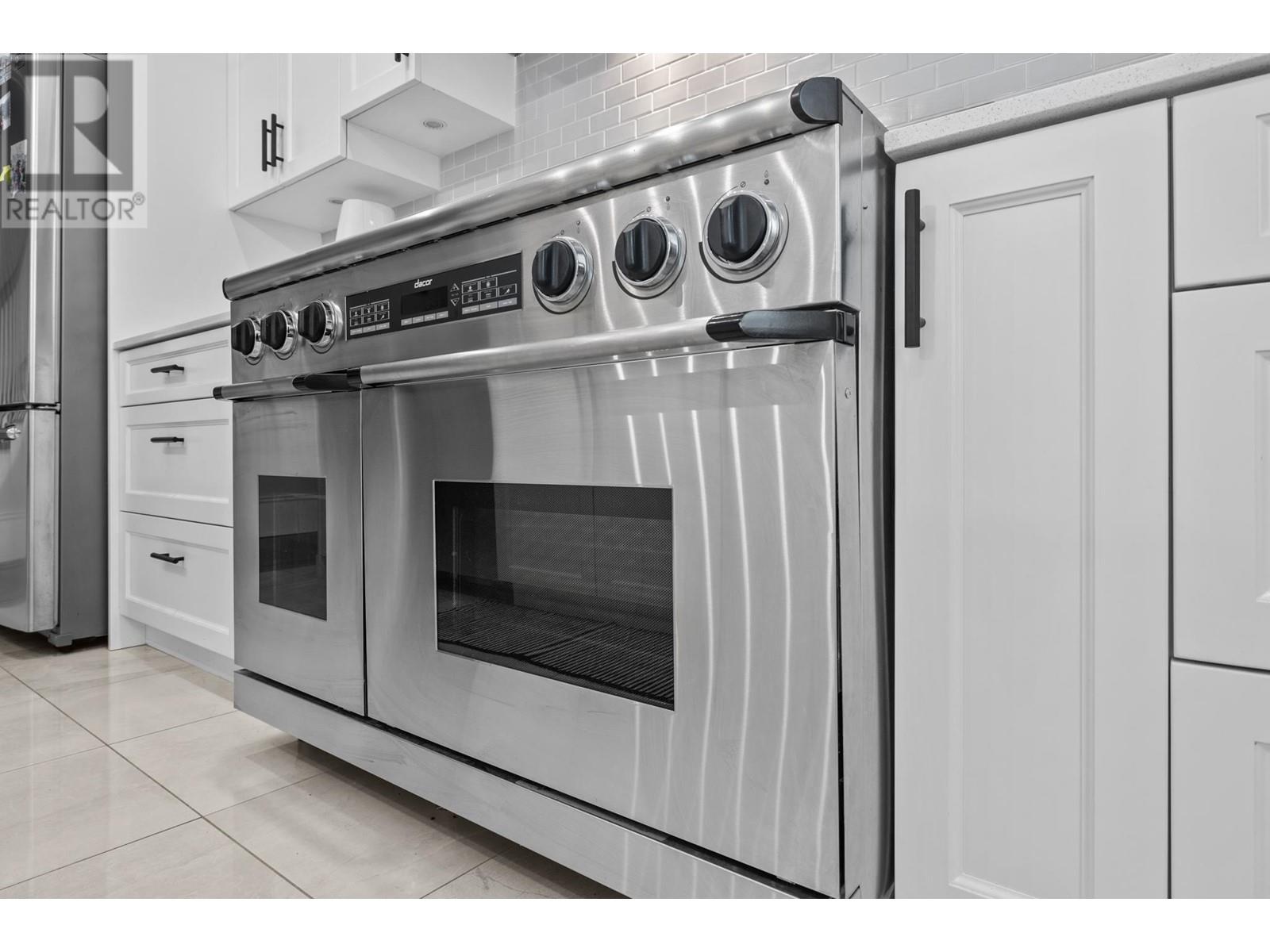 114 W Windsor Road, North Vancouver, British Columbia  V7N 2M8 - Photo 9 - R2807582