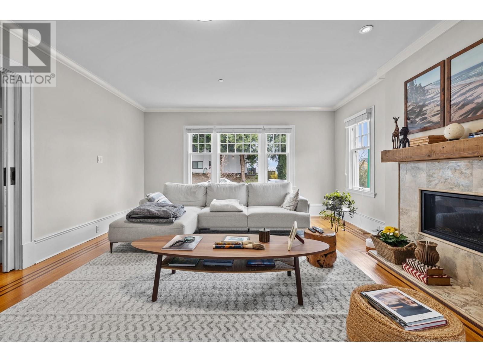 114 W Windsor Road, North Vancouver, British Columbia  V7N 2M8 - Photo 4 - R2807582