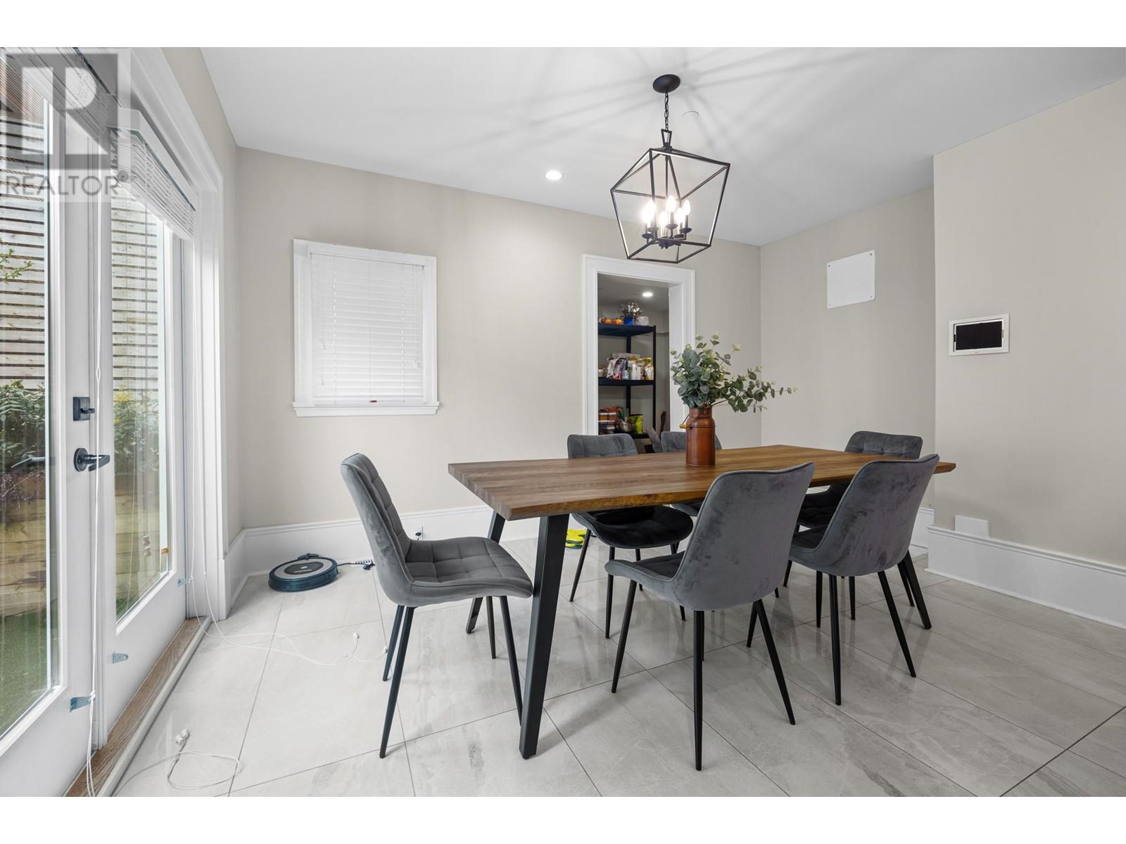 114 W Windsor Road, North Vancouver, British Columbia  V7N 2M8 - Photo 11 - R2807582