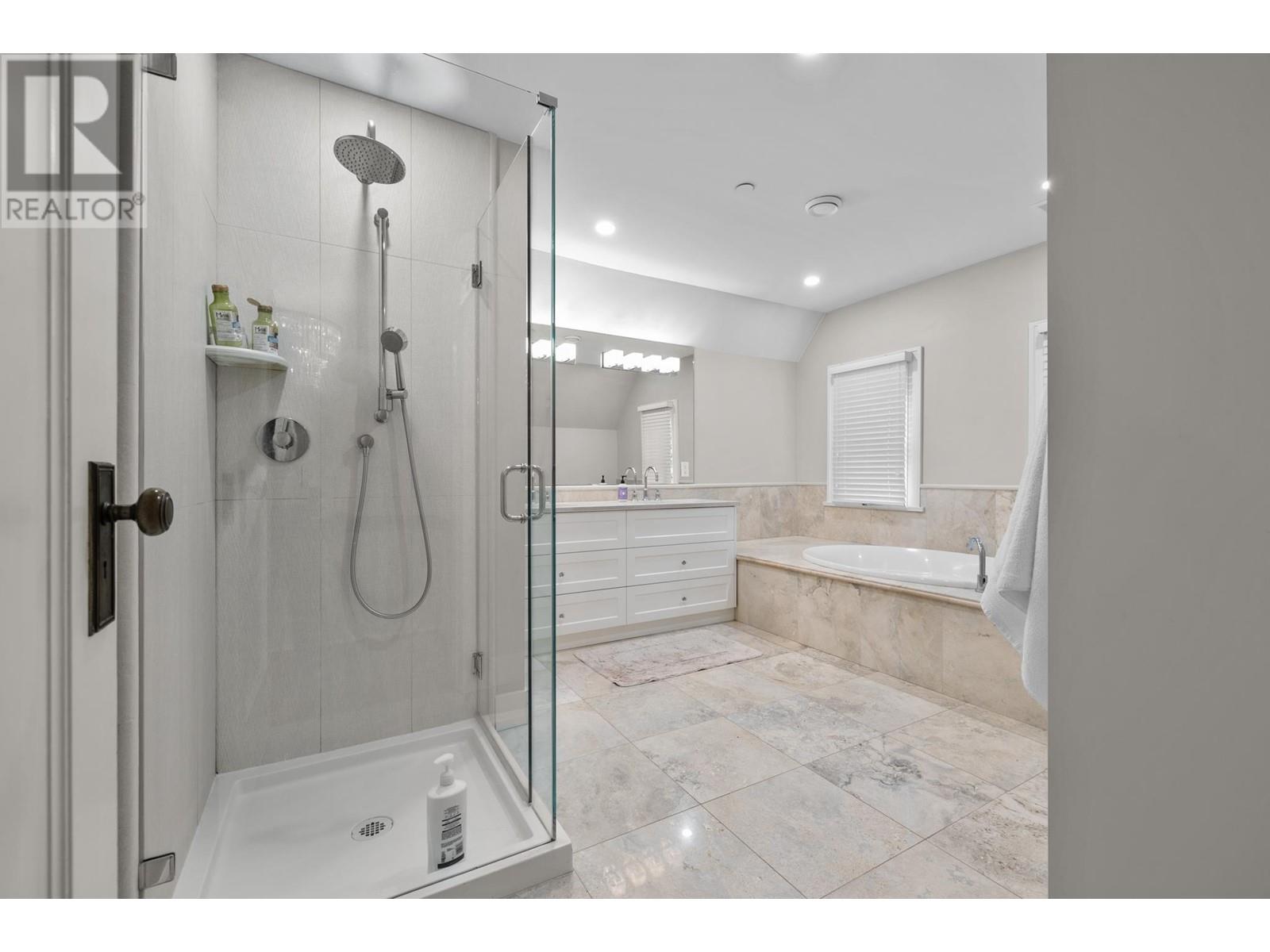 114 W Windsor Road, North Vancouver, British Columbia  V7N 2M8 - Photo 28 - R2807582