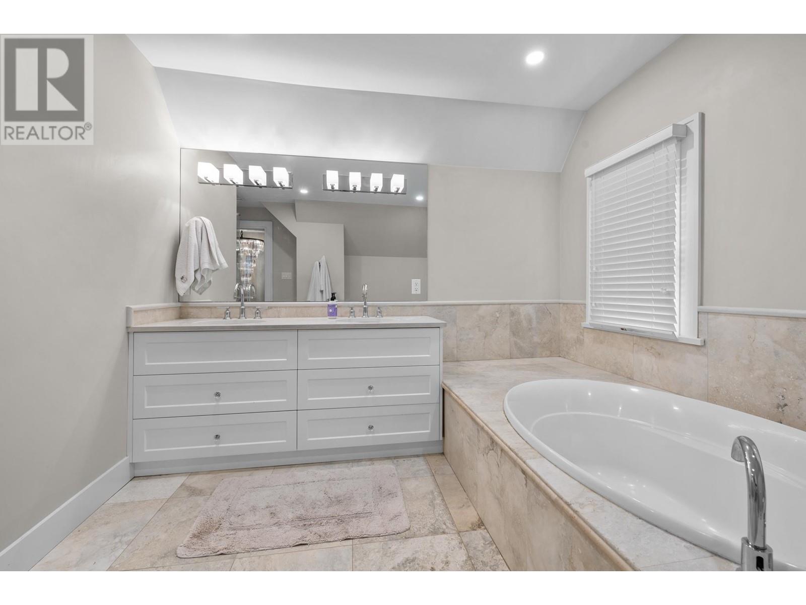 114 W Windsor Road, North Vancouver, British Columbia  V7N 2M8 - Photo 30 - R2807582