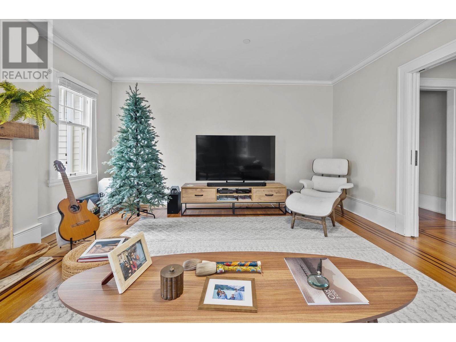 114 W Windsor Road, North Vancouver, British Columbia  V7N 2M8 - Photo 5 - R2807582