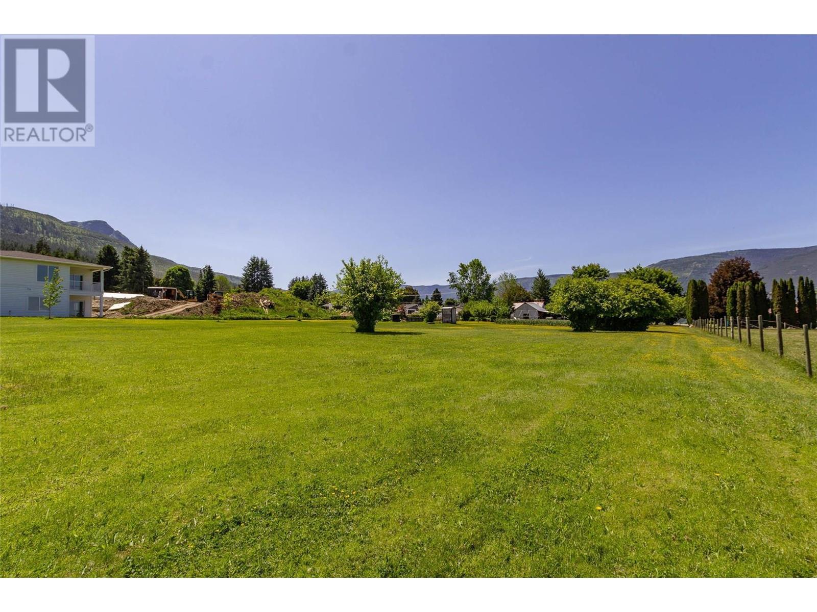 1770 10 Street, Sw, Salmon Arm, British Columbia  V1E 1J7 - Photo 11 - 10283263