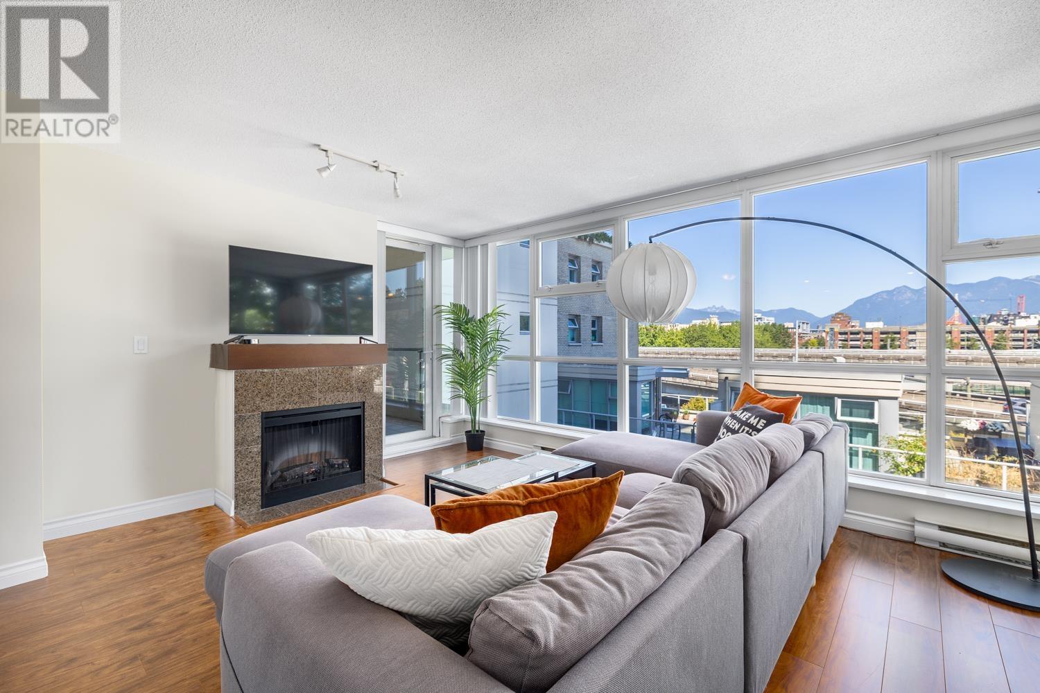 401 125 MILROSS AVENUE, vancouver, British Columbia