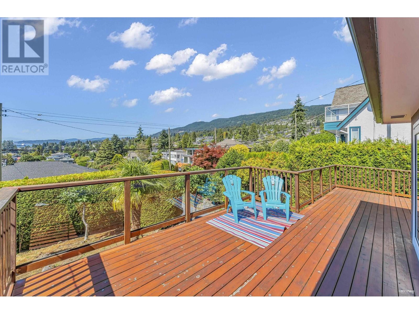 1374 21st Street, West Vancouver, British Columbia  V7V 4B3 - Photo 11 - R2808458