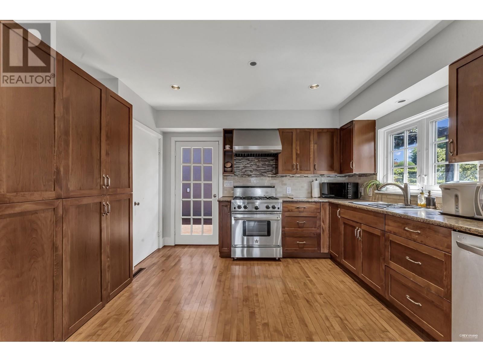 1374 21st Street, West Vancouver, British Columbia  V7V 4B3 - Photo 19 - R2808458