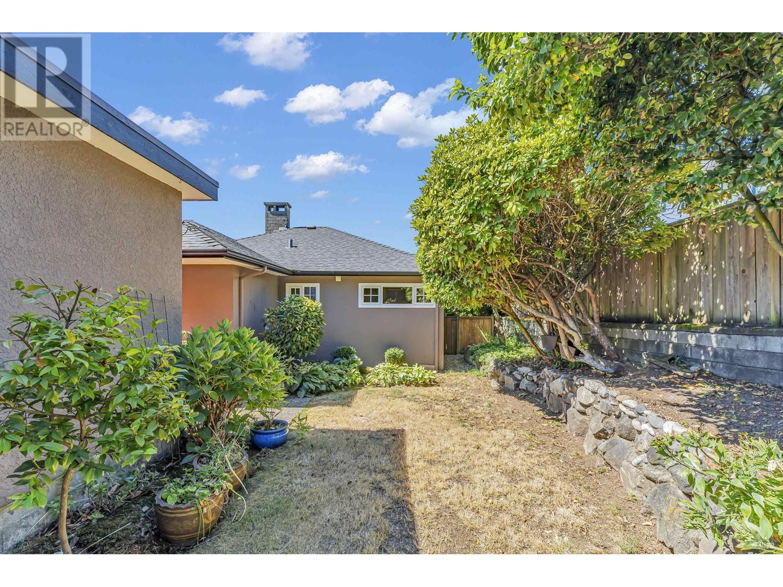1374 21st Street, West Vancouver, British Columbia  V7V 4B3 - Photo 38 - R2808458