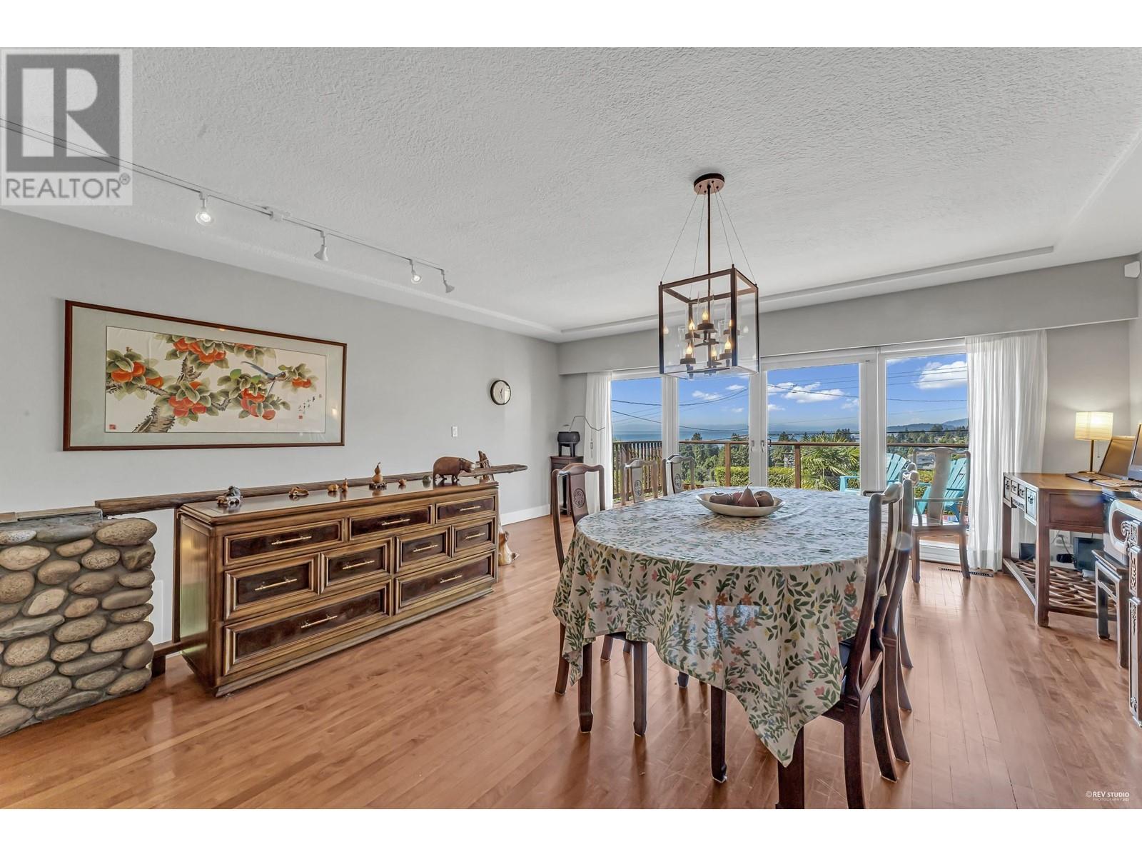 1374 21st Street, West Vancouver, British Columbia  V7V 4B3 - Photo 5 - R2808458