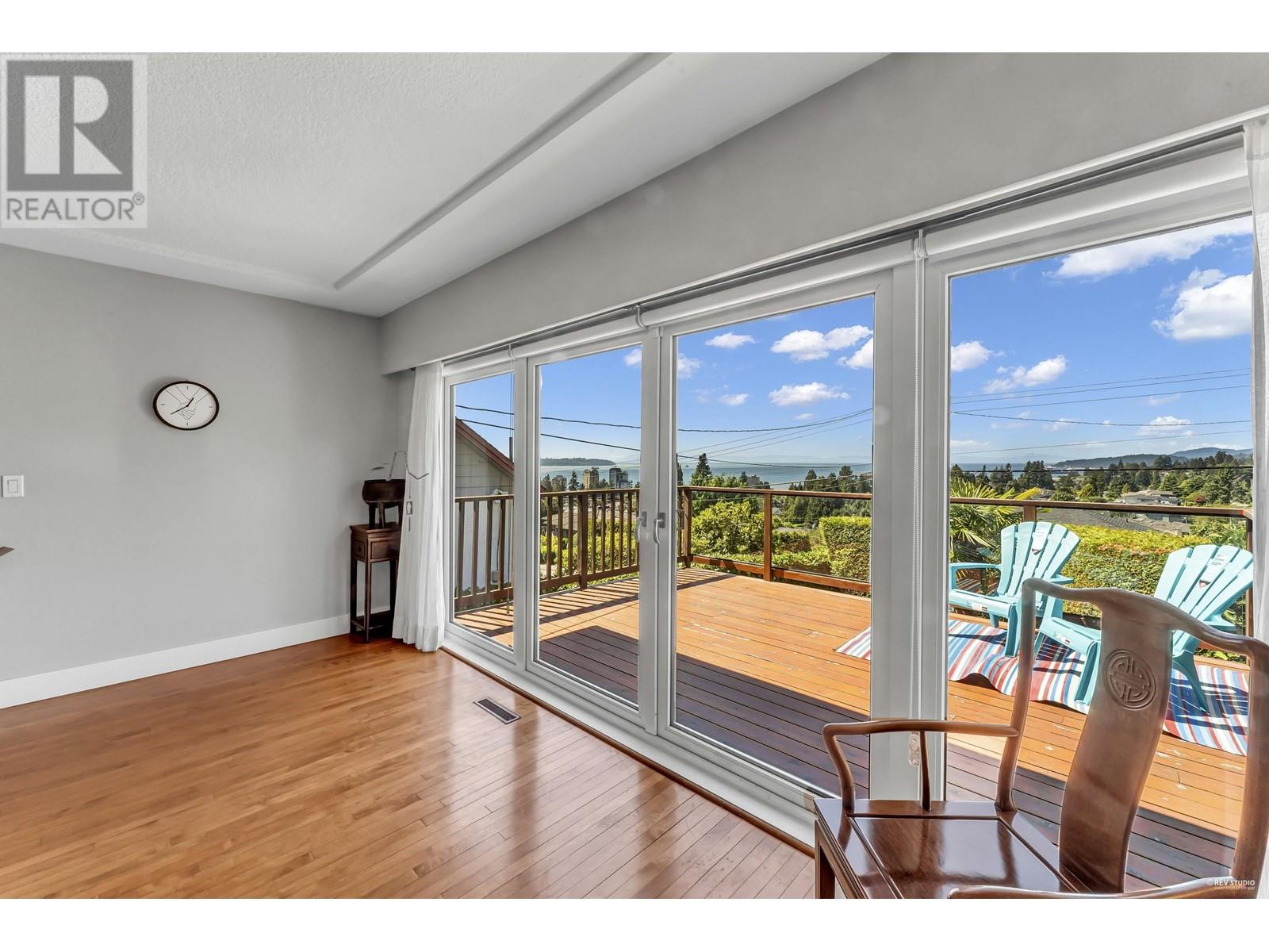 1374 21st Street, West Vancouver, British Columbia  V7V 4B3 - Photo 8 - R2808458