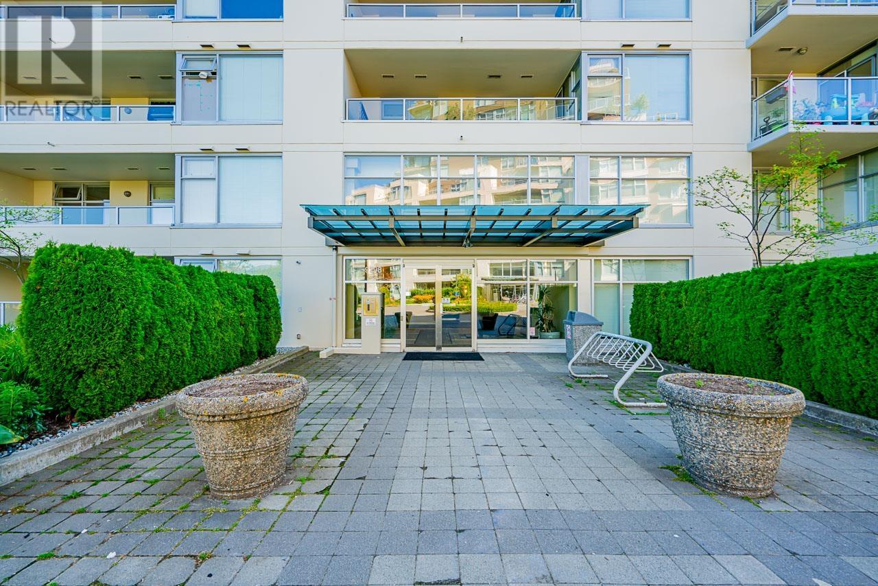 601 9298 University Crescent, Burnaby, British Columbia  V5A 4X8 - Photo 4 - R2808555