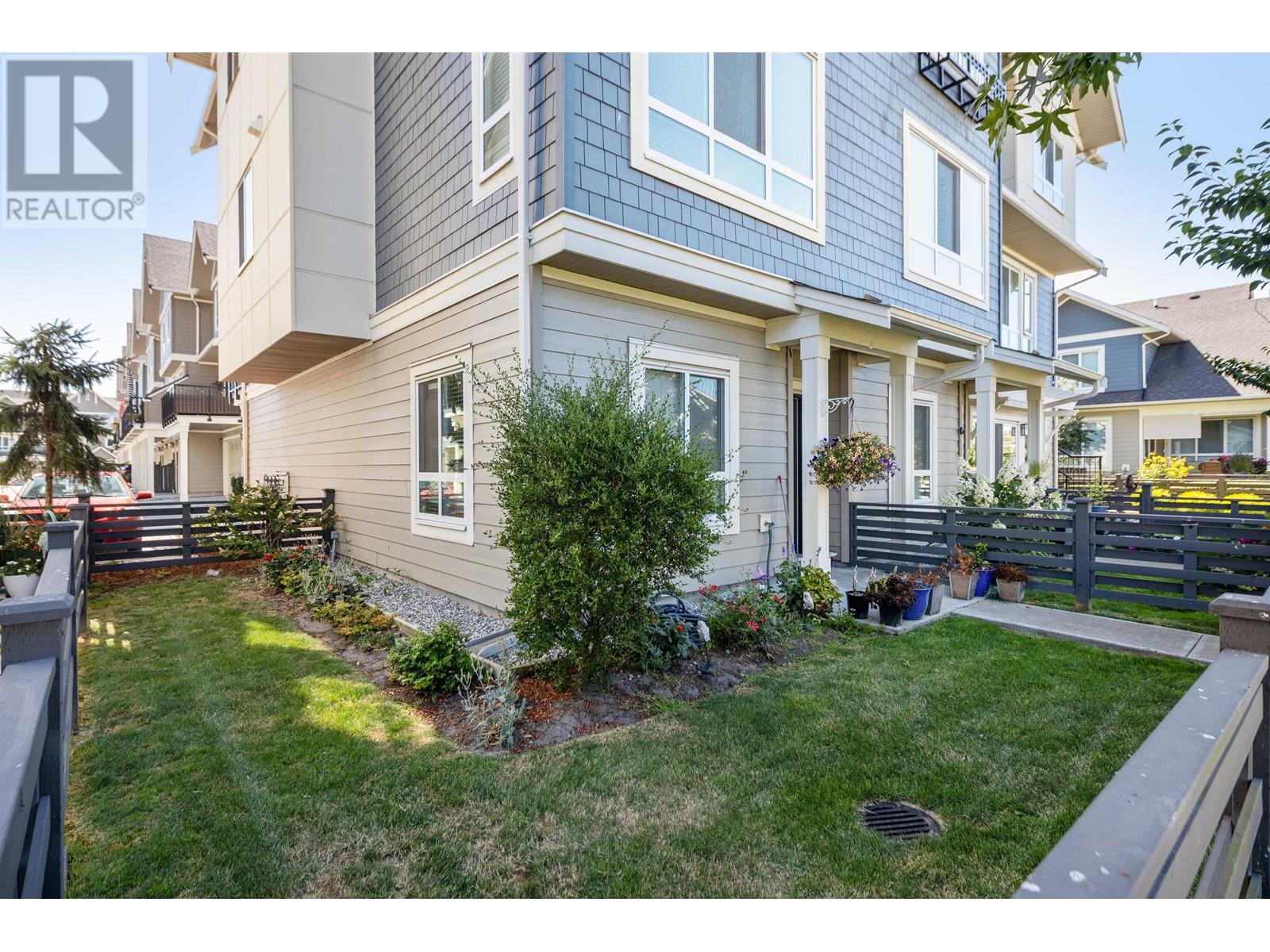 385 1784 Osprey Drive, Tsawwassen, British Columbia  V4M 0B8 - Photo 3 - R2808647