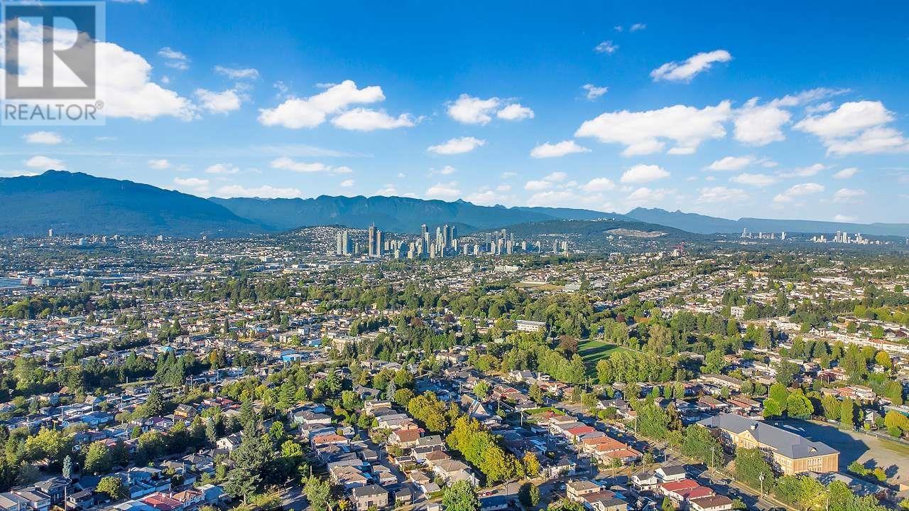 Listing Picture 11 of 18 : 2353 KINGSWAY, Vancouver / 溫哥華 - 魯藝地產 Yvonne Lu Group - MLS Medallion Club Member