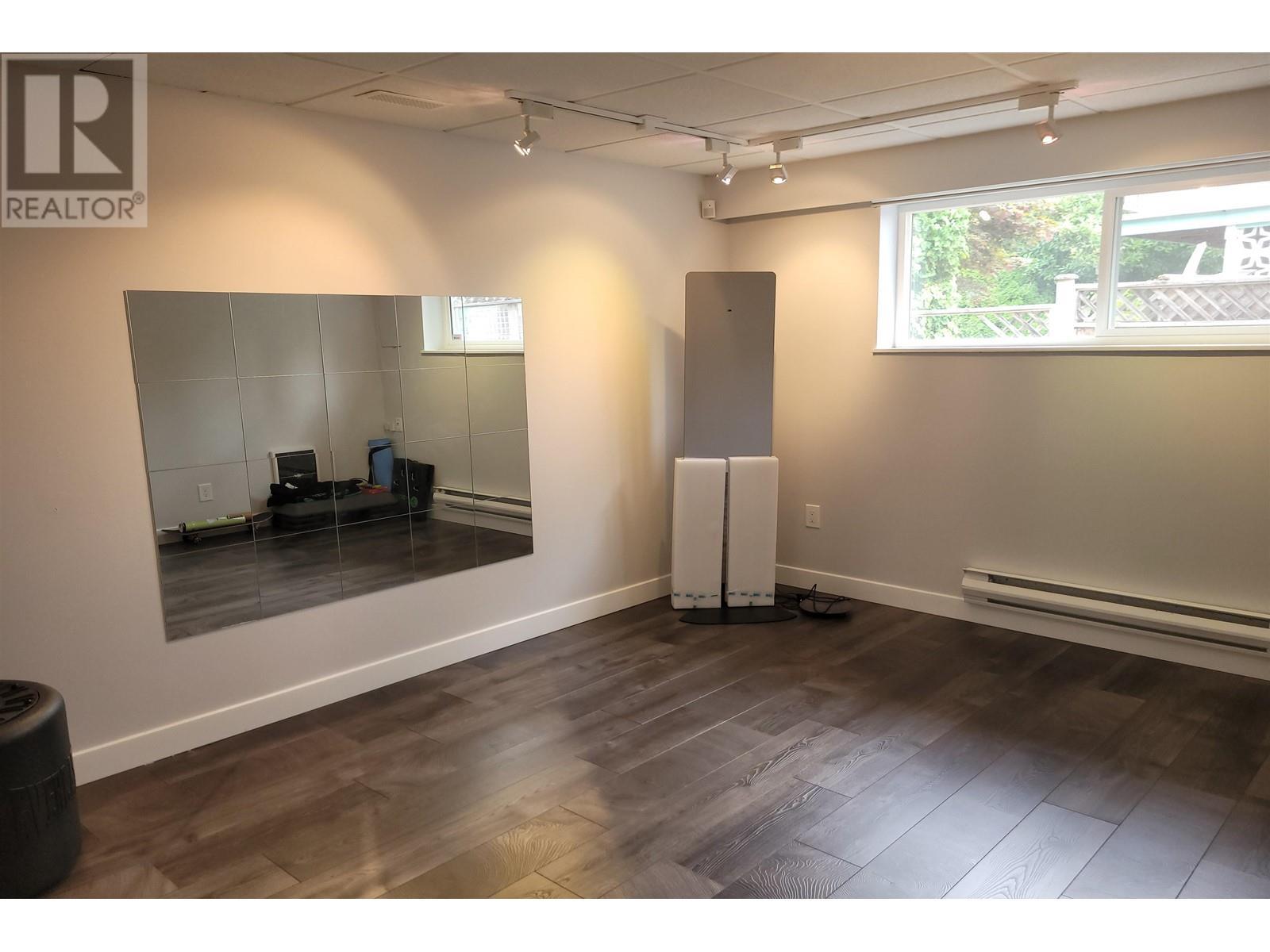 7921 Burnfield Crescent, Burnaby, British Columbia  V5E 2B8 - Photo 9 - R2804110