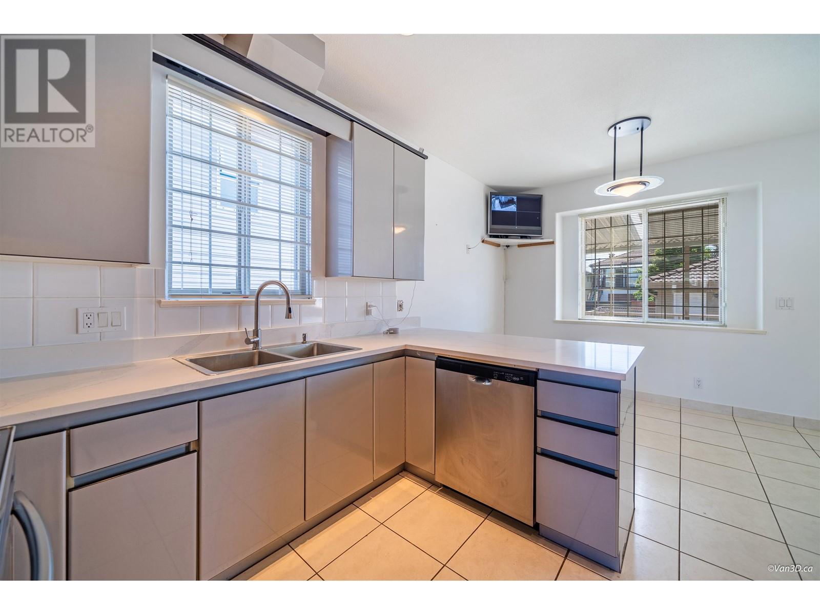 4486 Triumph Street, Burnaby, British Columbia  V5C 1Z9 - Photo 7 - R2808787