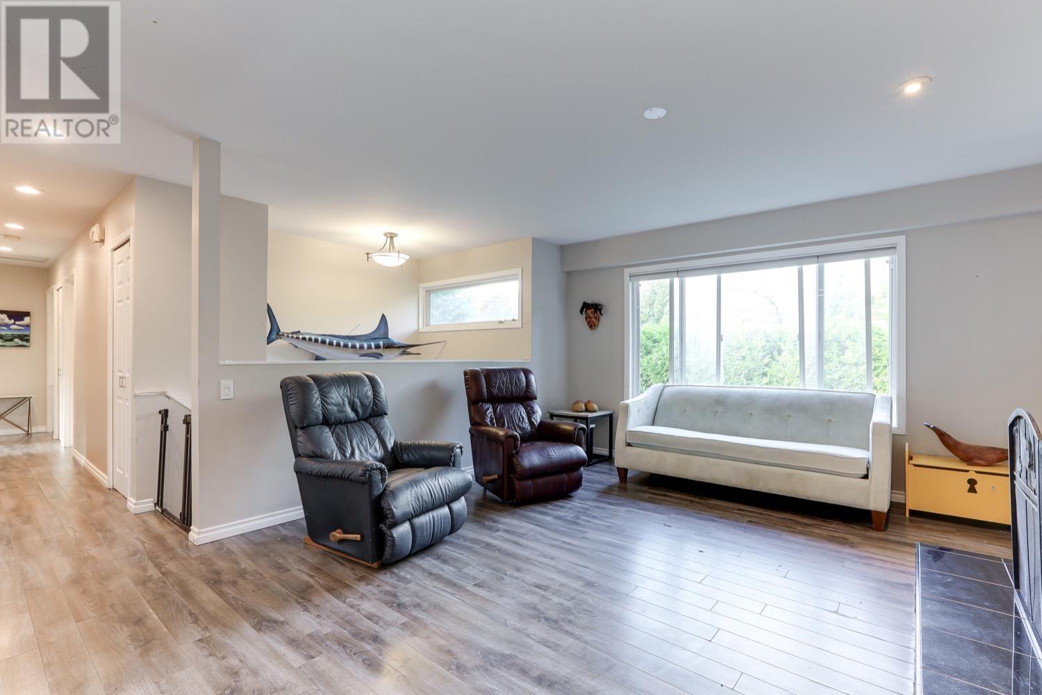 2552 Jura Crescent, Squamish, British Columbia  V0N 1T0 - Photo 3 - R2806281