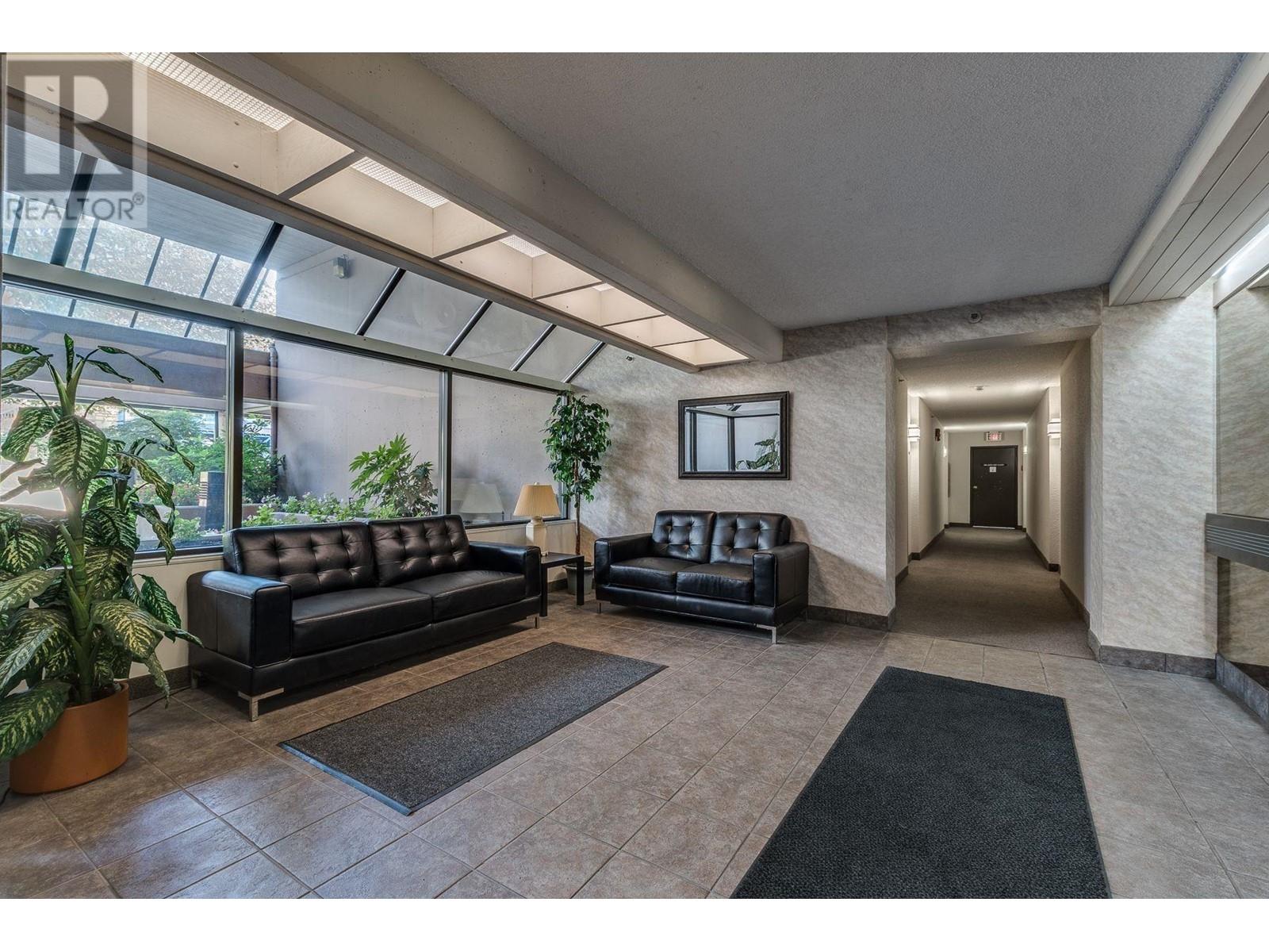 810 460 Westview Street, Coquitlam, British Columbia  V3K 6C9 - Photo 2 - R2808983