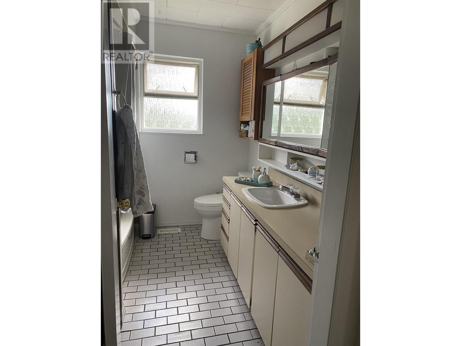 5410 Parker Street, Burnaby, British Columbia  V5B 1Z7 - Photo 12 - R2808282