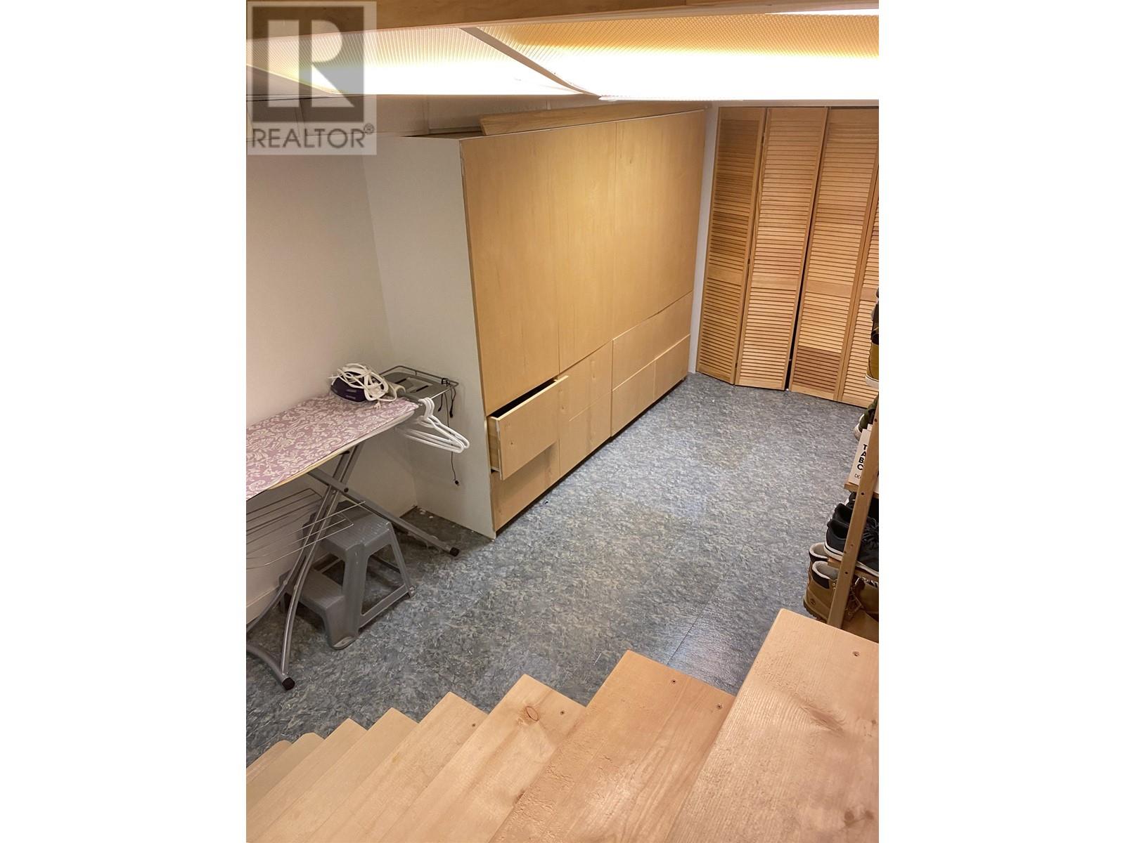 5410 Parker Street, Burnaby, British Columbia  V5B 1Z7 - Photo 13 - R2808282