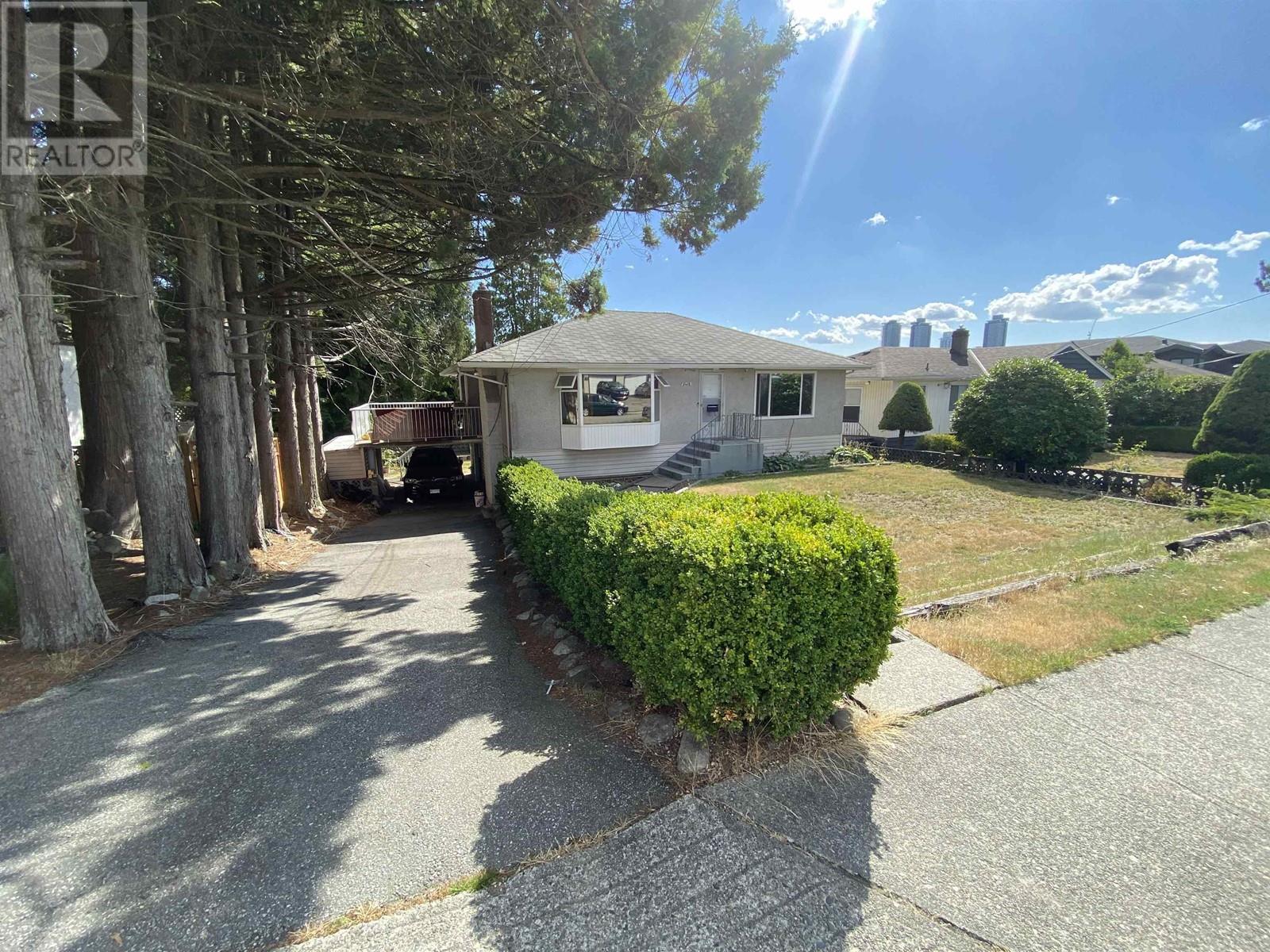 5410 Parker Street, Burnaby, British Columbia  V5B 1Z7 - Photo 2 - R2808282