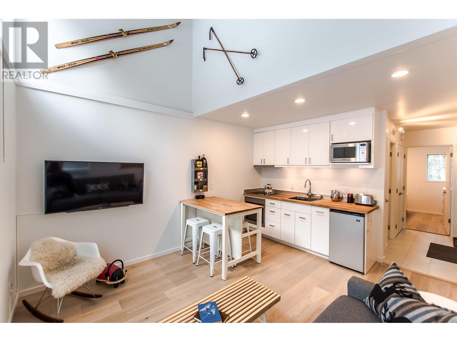 3 2138 Sarajevo Drive, Whistler, British Columbia  V8E 0B5 - Photo 2 - R2809067