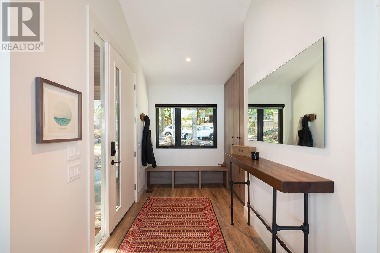 1505 Williams Road, Bowen Island, British Columbia  V0N 1G1 - Photo 2 - R2809044