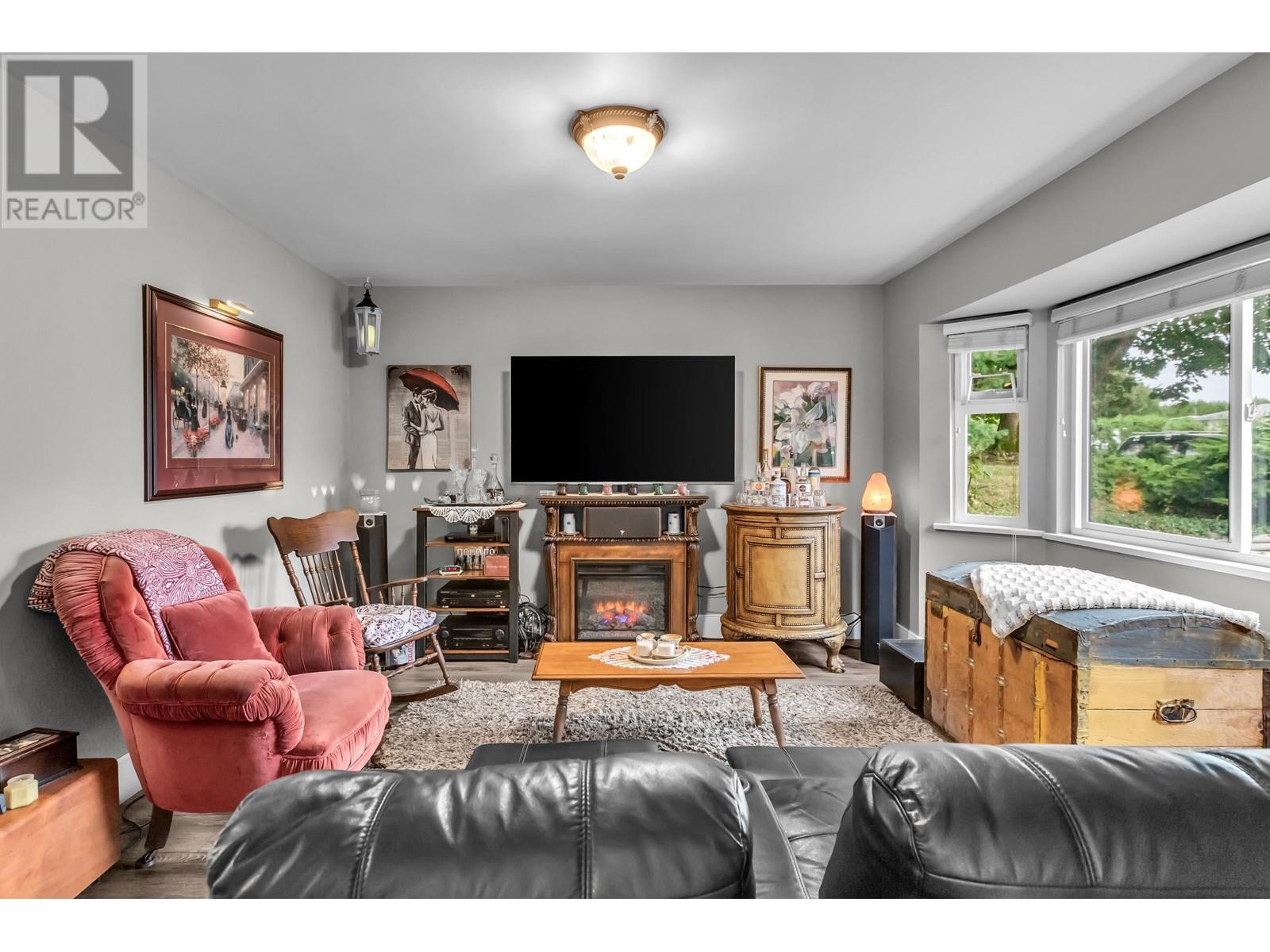 20307 Ditton Street, Maple Ridge, British Columbia  V2X 1B7 - Photo 11 - R2806885