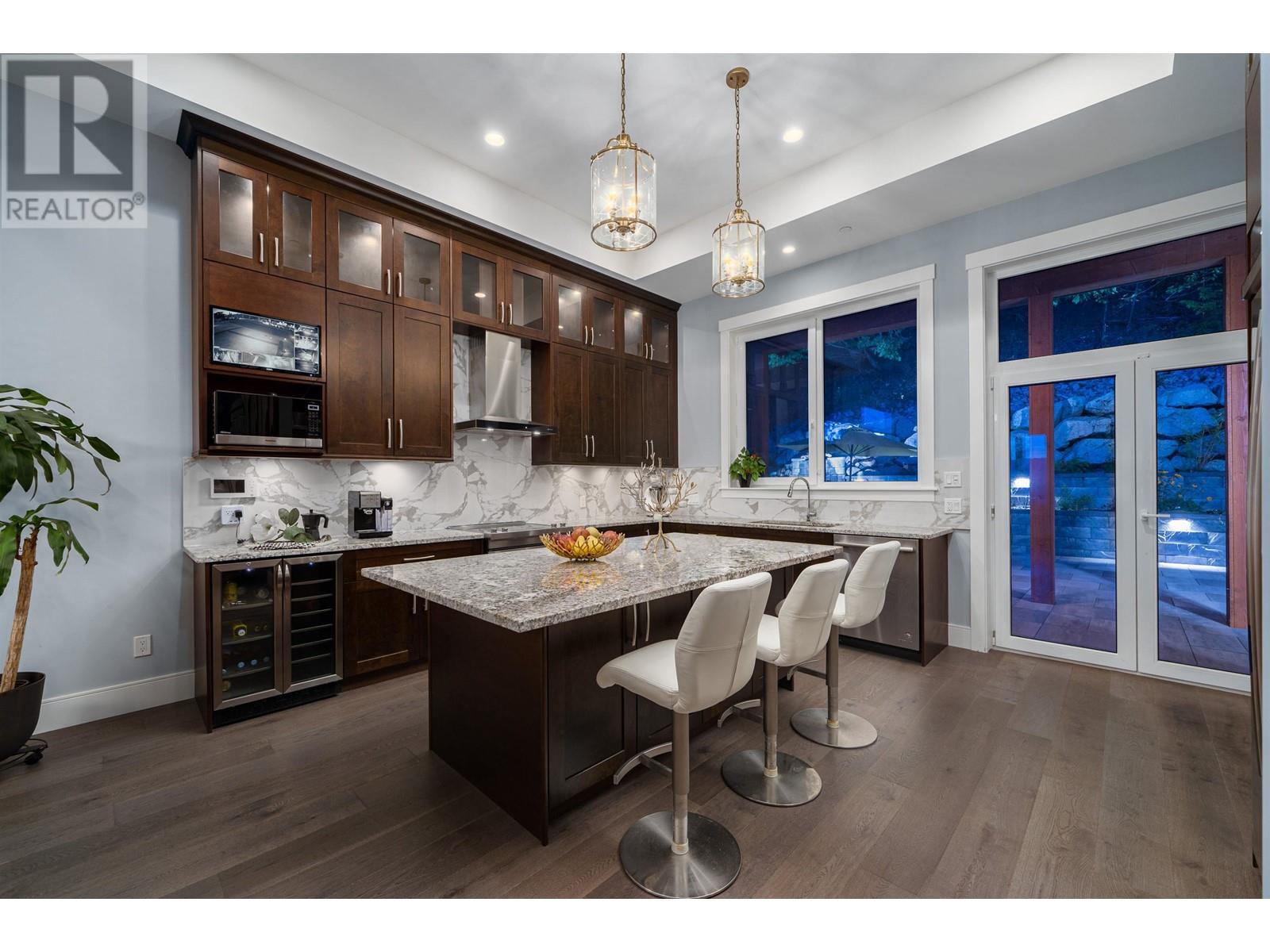 10900 Carmichael Street, Maple Ridge, British Columbia  V2W 0H3 - Photo 13 - R2809221