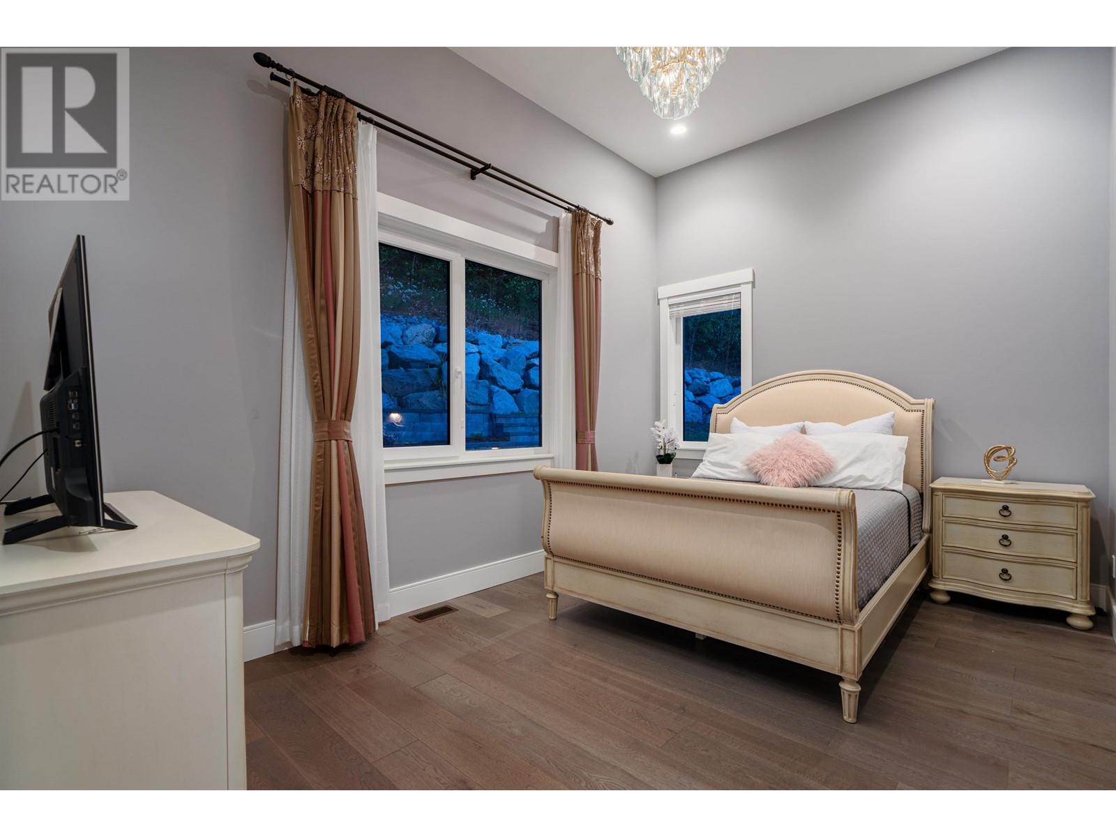 10900 Carmichael Street, Maple Ridge, British Columbia  V2W 0H3 - Photo 16 - R2809221