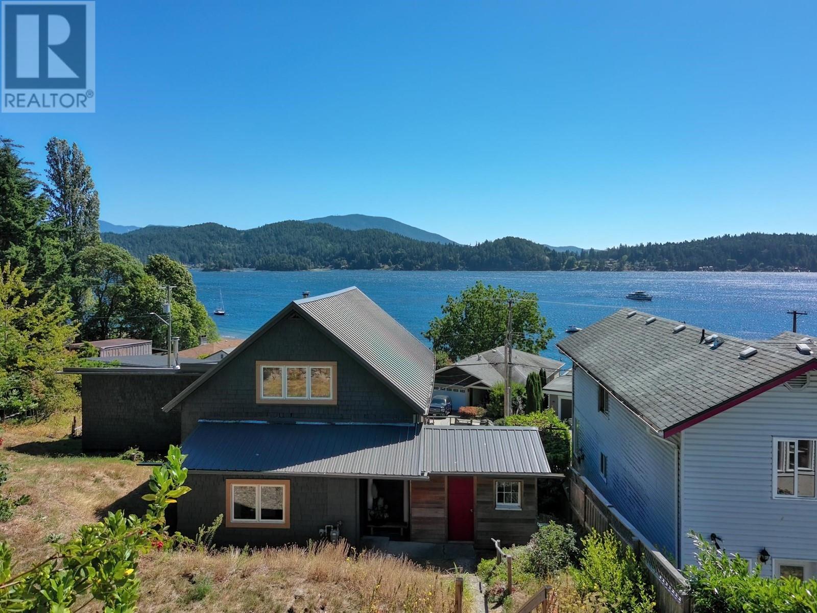 607 MARINE DRIVE, gibsons, British Columbia