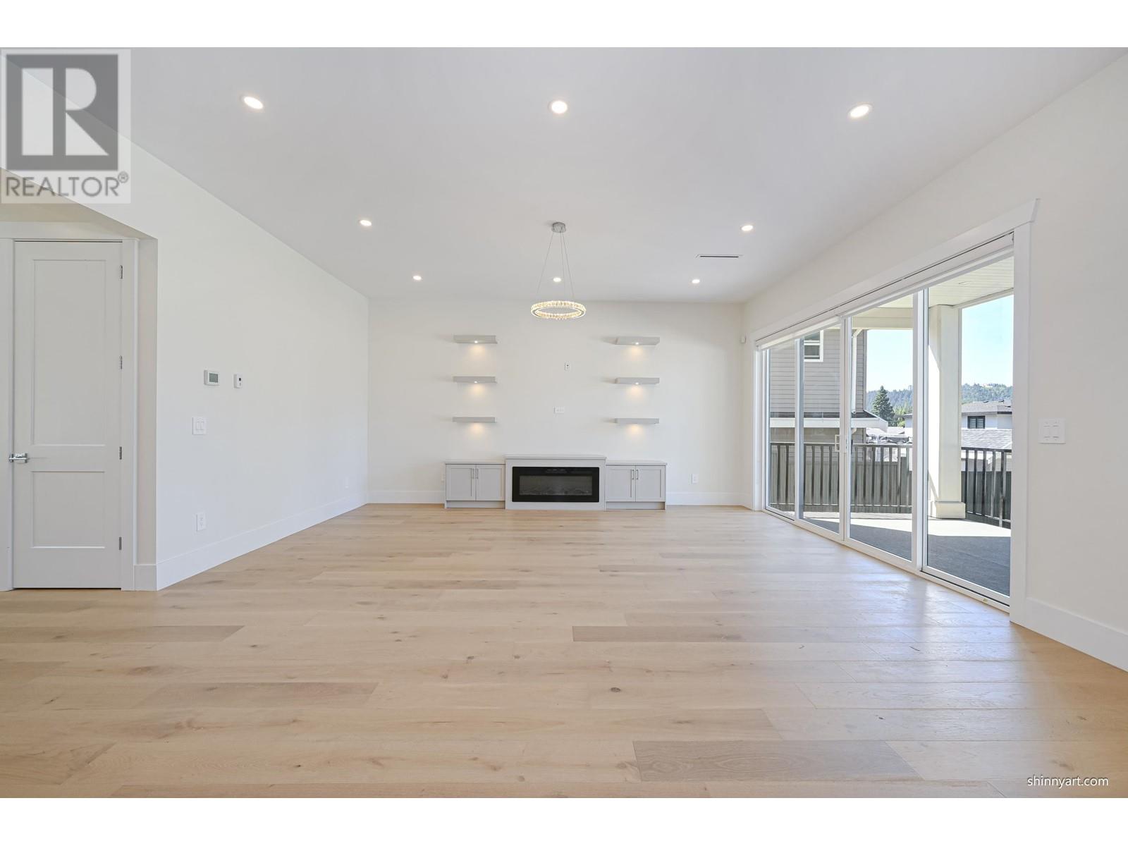 897 Cottonwood Avenue, Coquitlam, British Columbia  V3J 2S9 - Photo 4 - R2804717