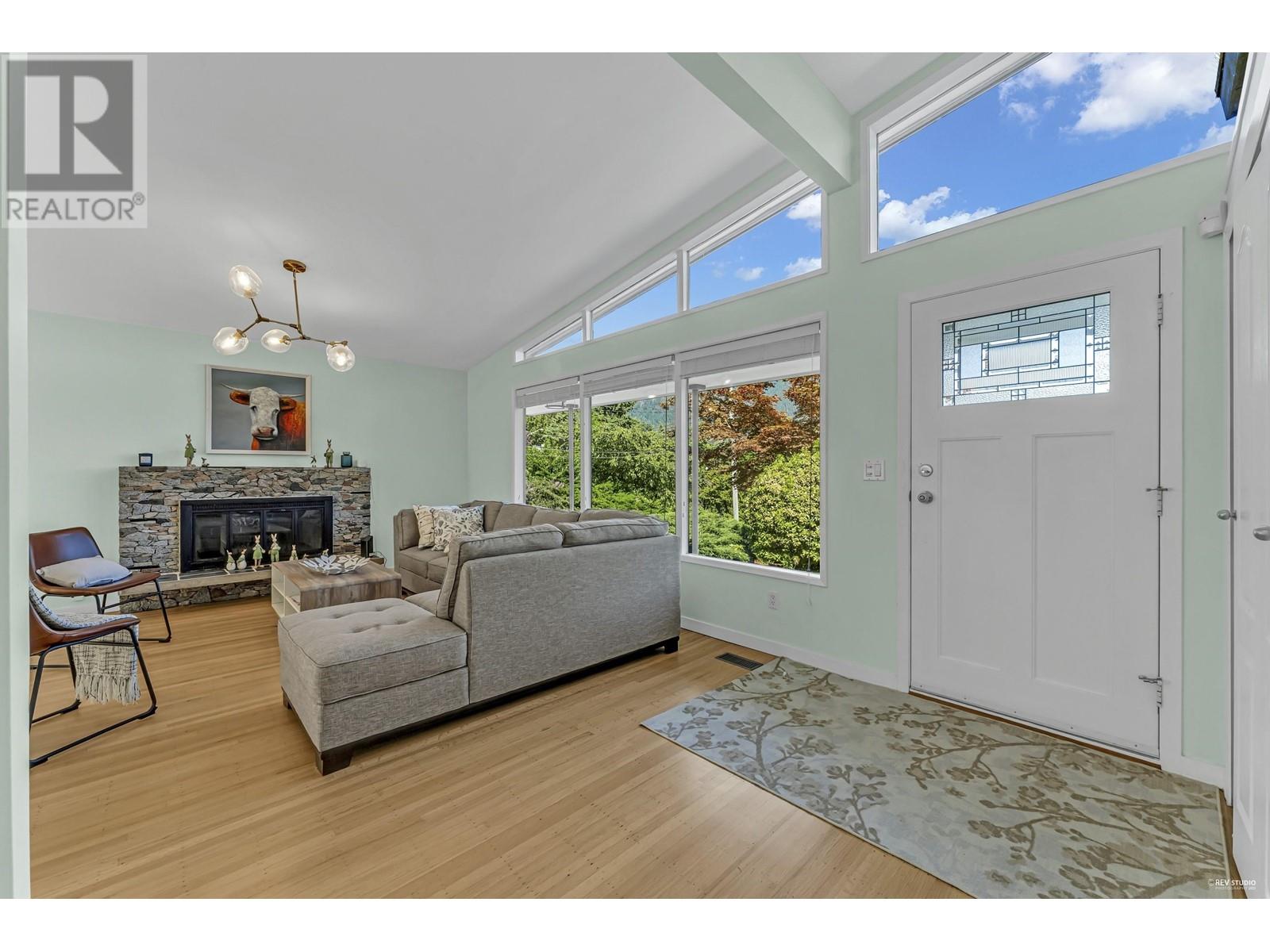 569 St Giles Road, West Vancouver, British Columbia  V7S 1L7 - Photo 3 - R2808416